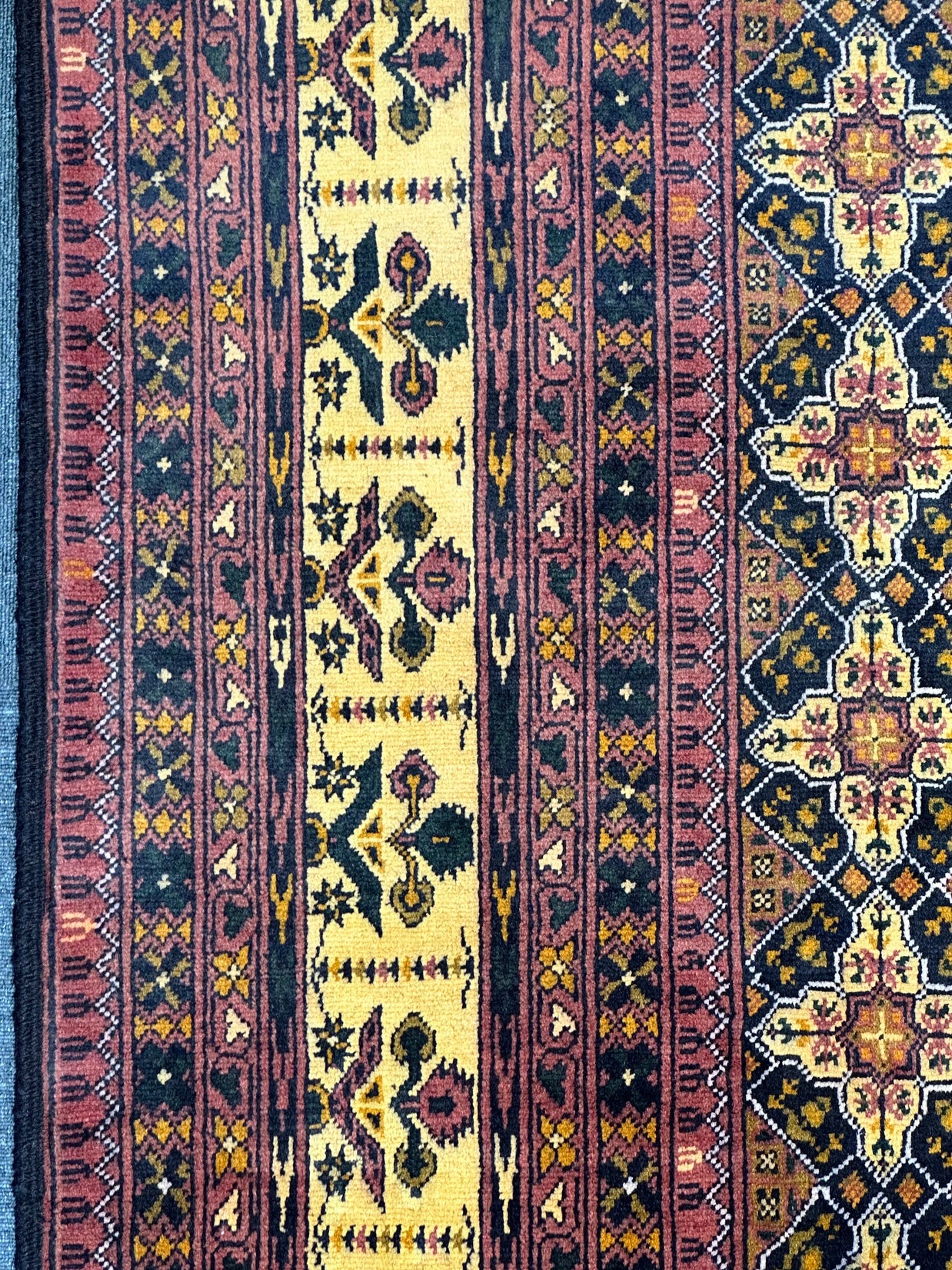 Kundz fine Afghan Hand Knotted Pure Wool Rug