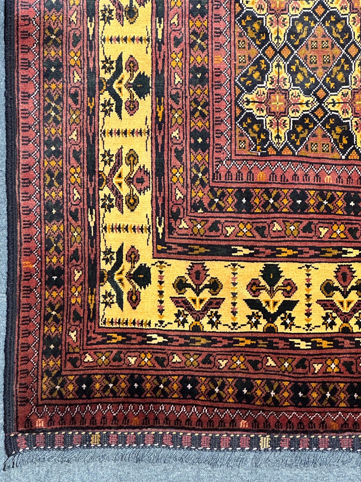 Kundz fine Afghan Hand Knotted Pure Wool Rug