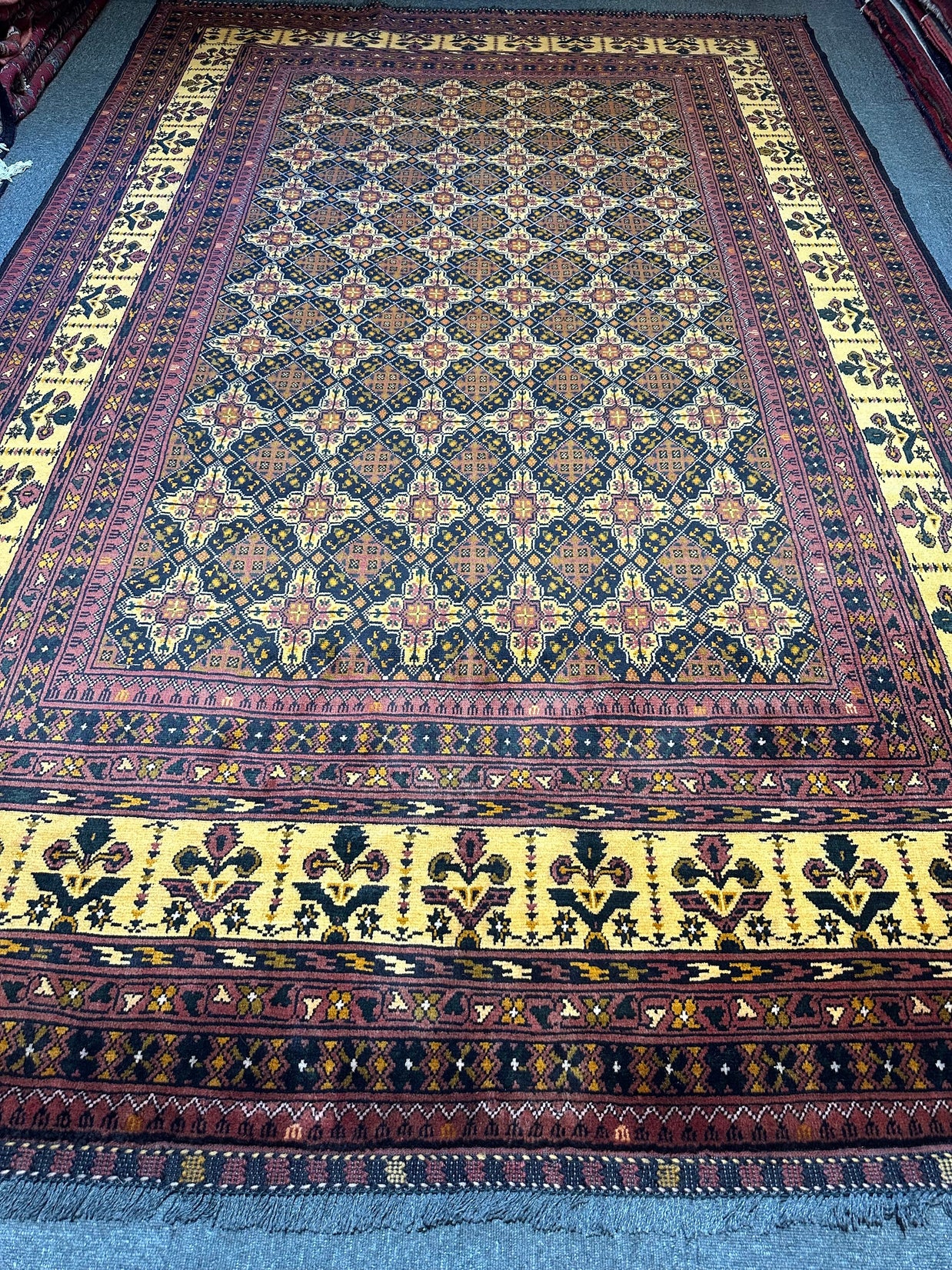 Kundz fine Afghan Hand Knotted Pure Wool Rug