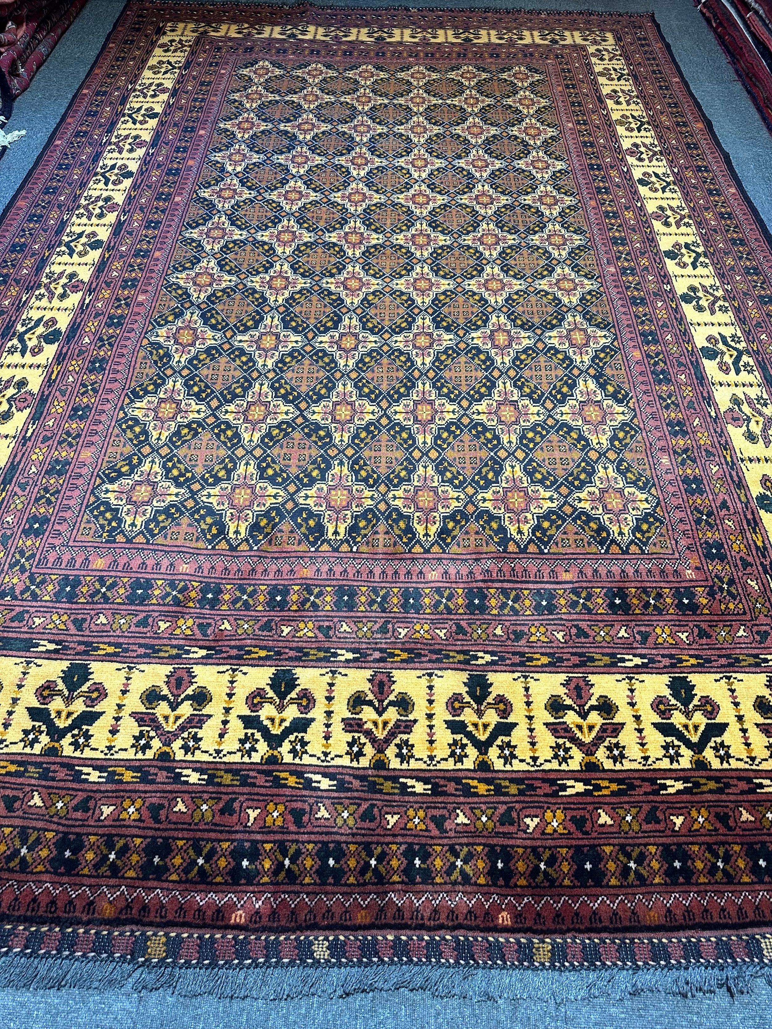 Kundz fine Afghan Hand Knotted Pure Wool Rug