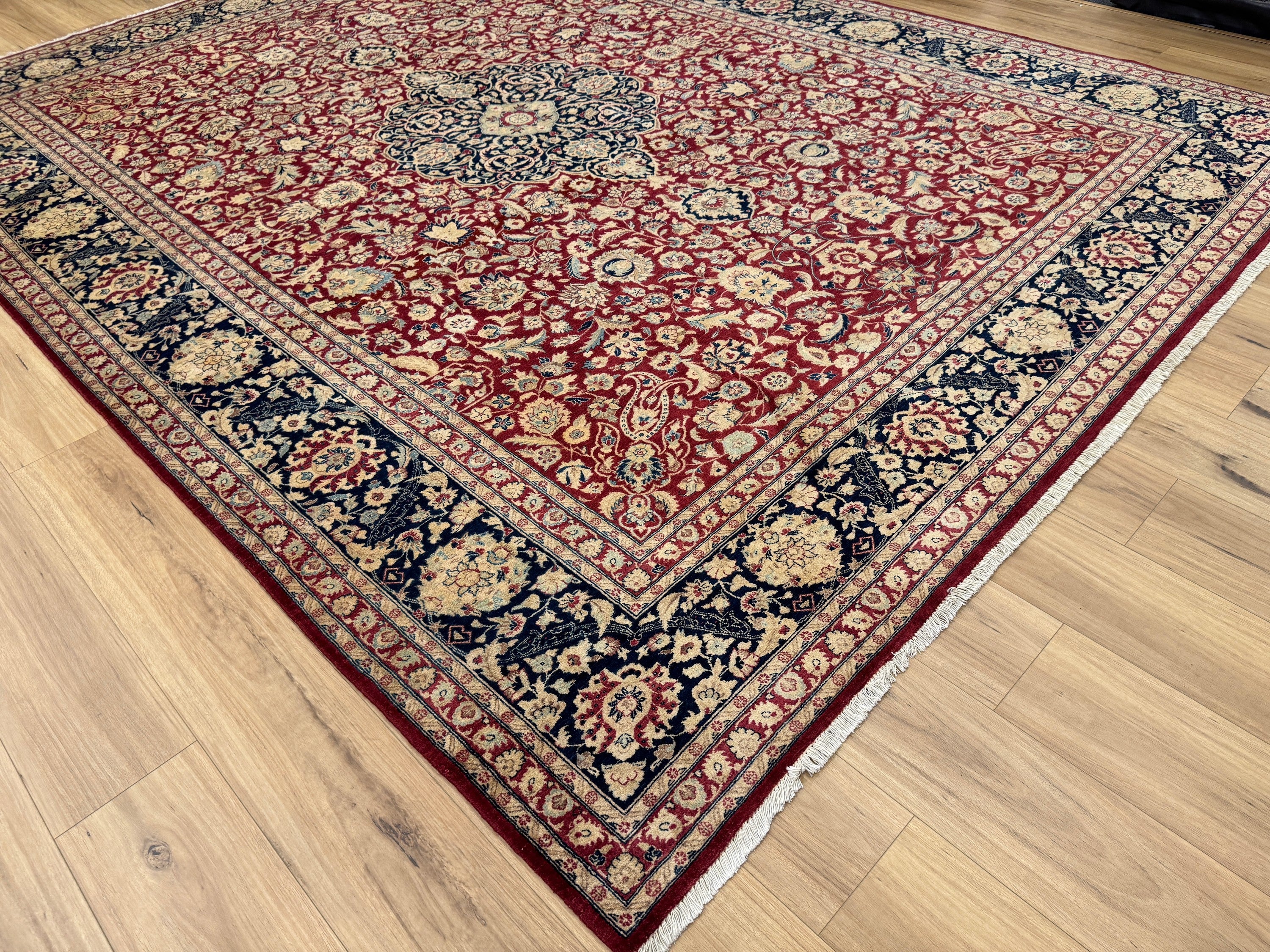 Kashmiri Rug - 357 cm x 271 cm