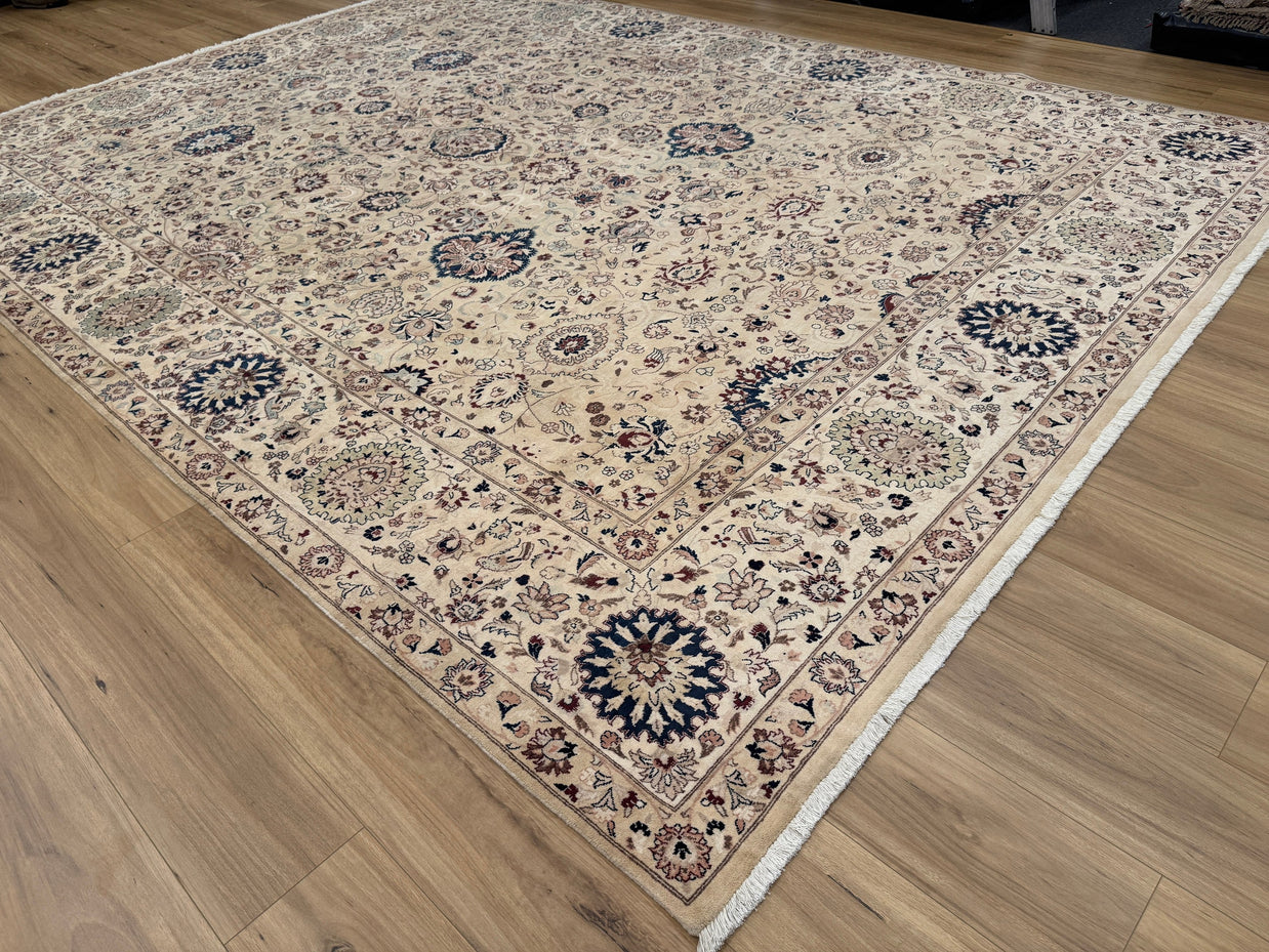 Kashmiri Rug - 371 cm x 271 cm