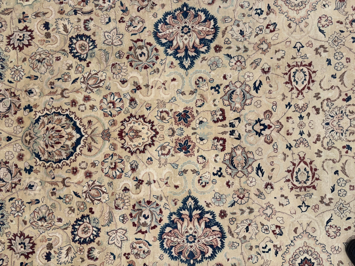 Kashmiri Rug - 371 cm x 271 cm