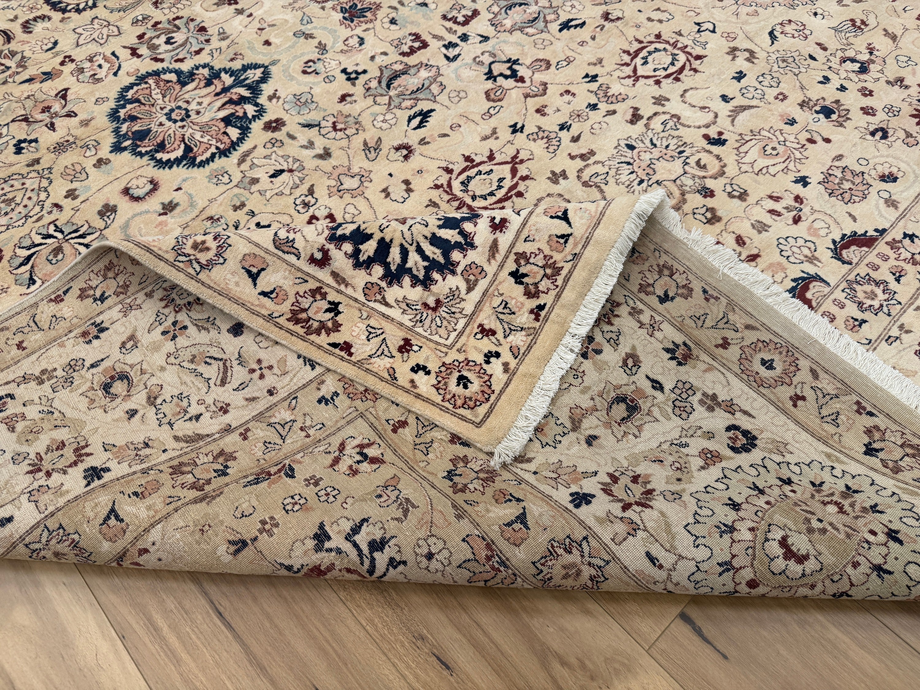 Kashmiri Rug - 371 cm x 271 cm