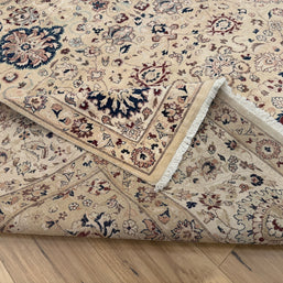Kashmiri Rug - 371 cm x 271 cm