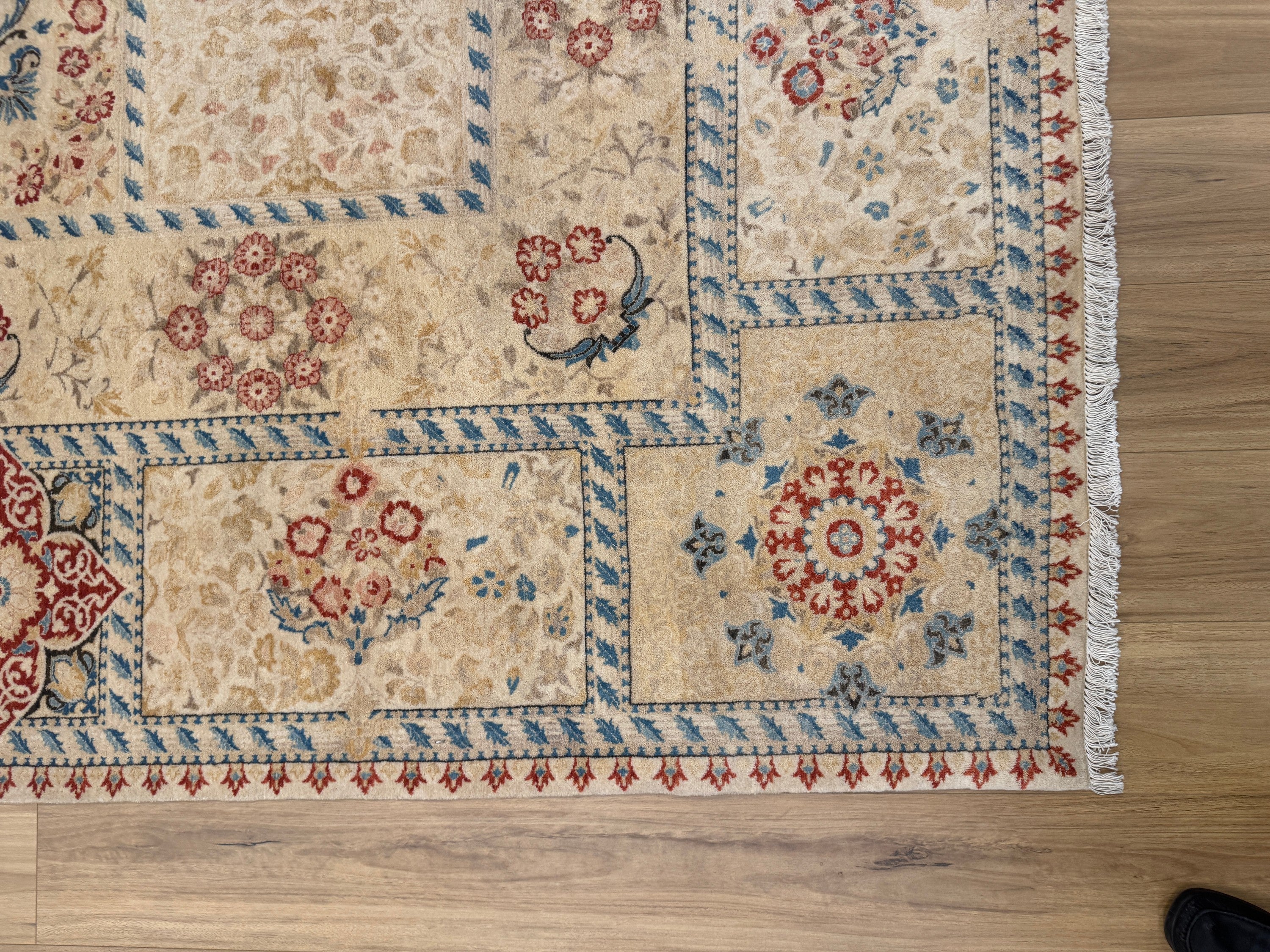 Kashmiri Rug - 361 cm x 274 cm