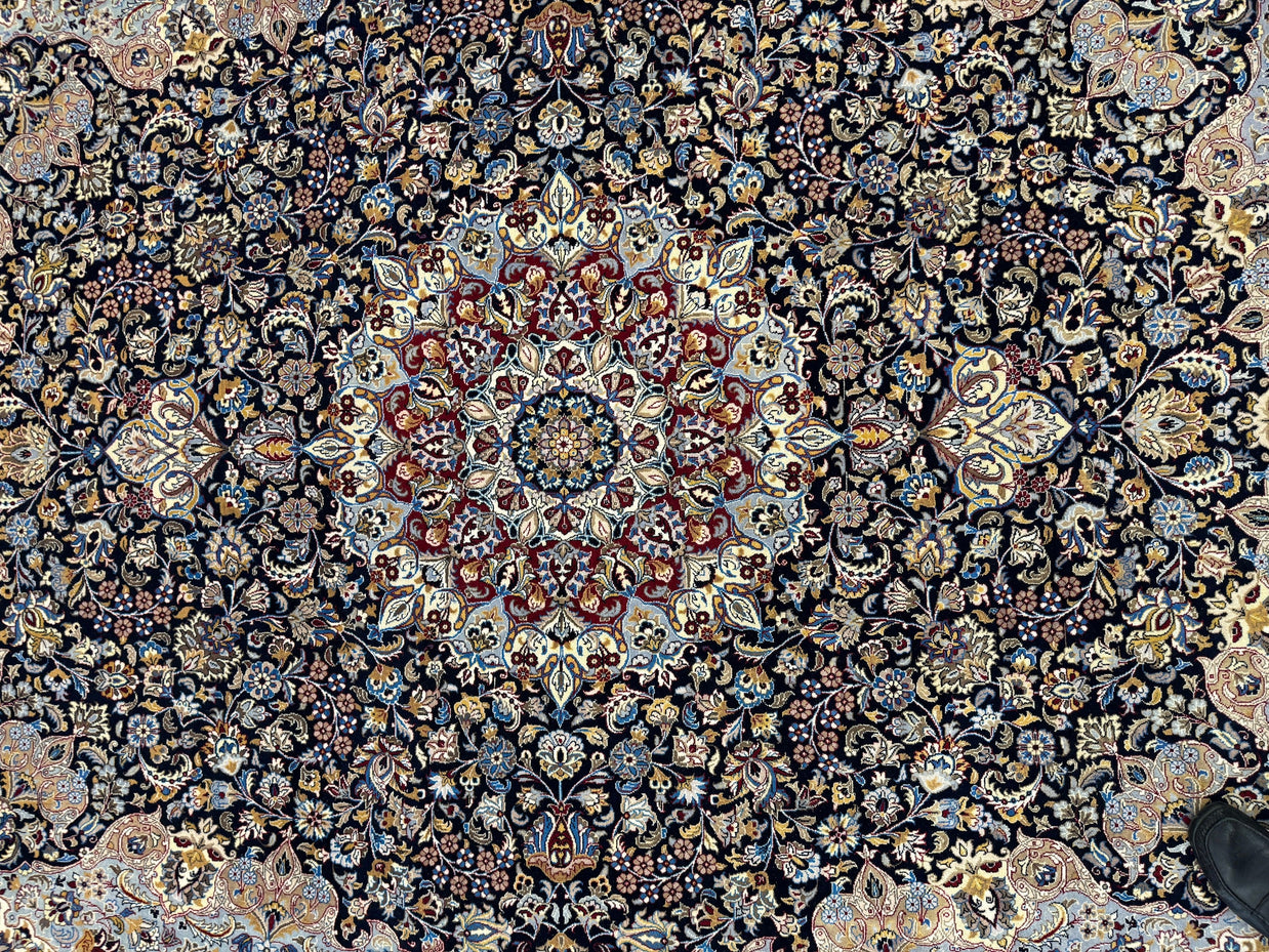 Isfahan Rug - 320 cm x 241 cm