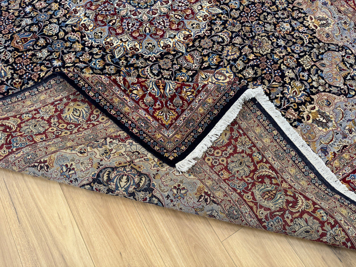 Isfahan Rug - 320 cm x 241 cm