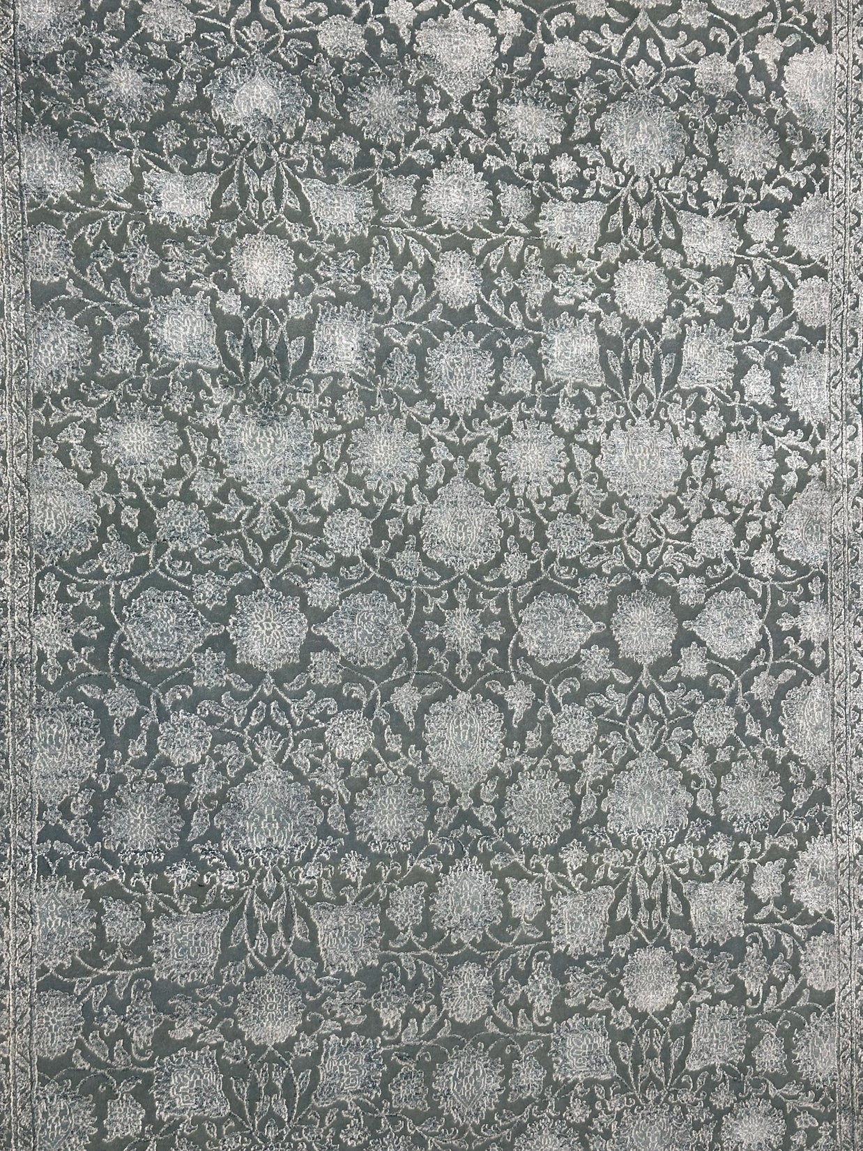 Fine Ziegler Wool & Silk Hand Knotted Rug
