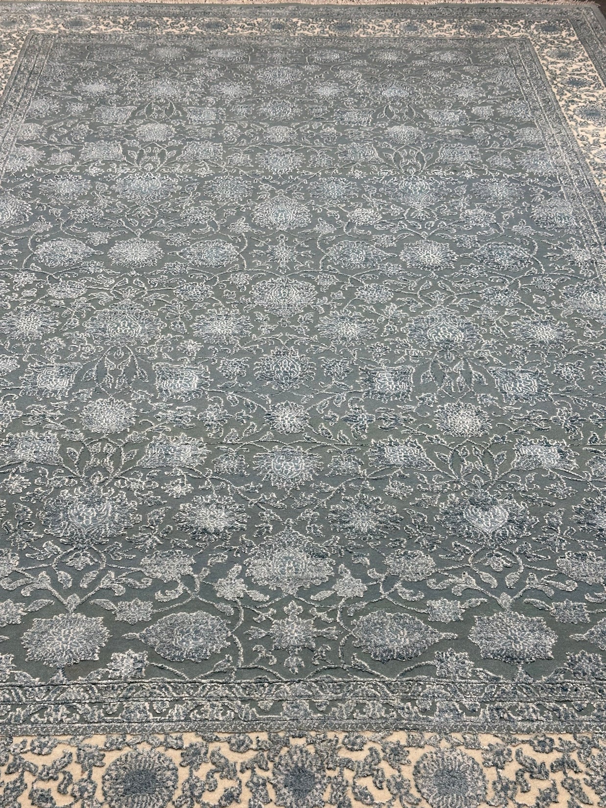 Fine Ziegler Wool & Silk Hand Knotted Rug