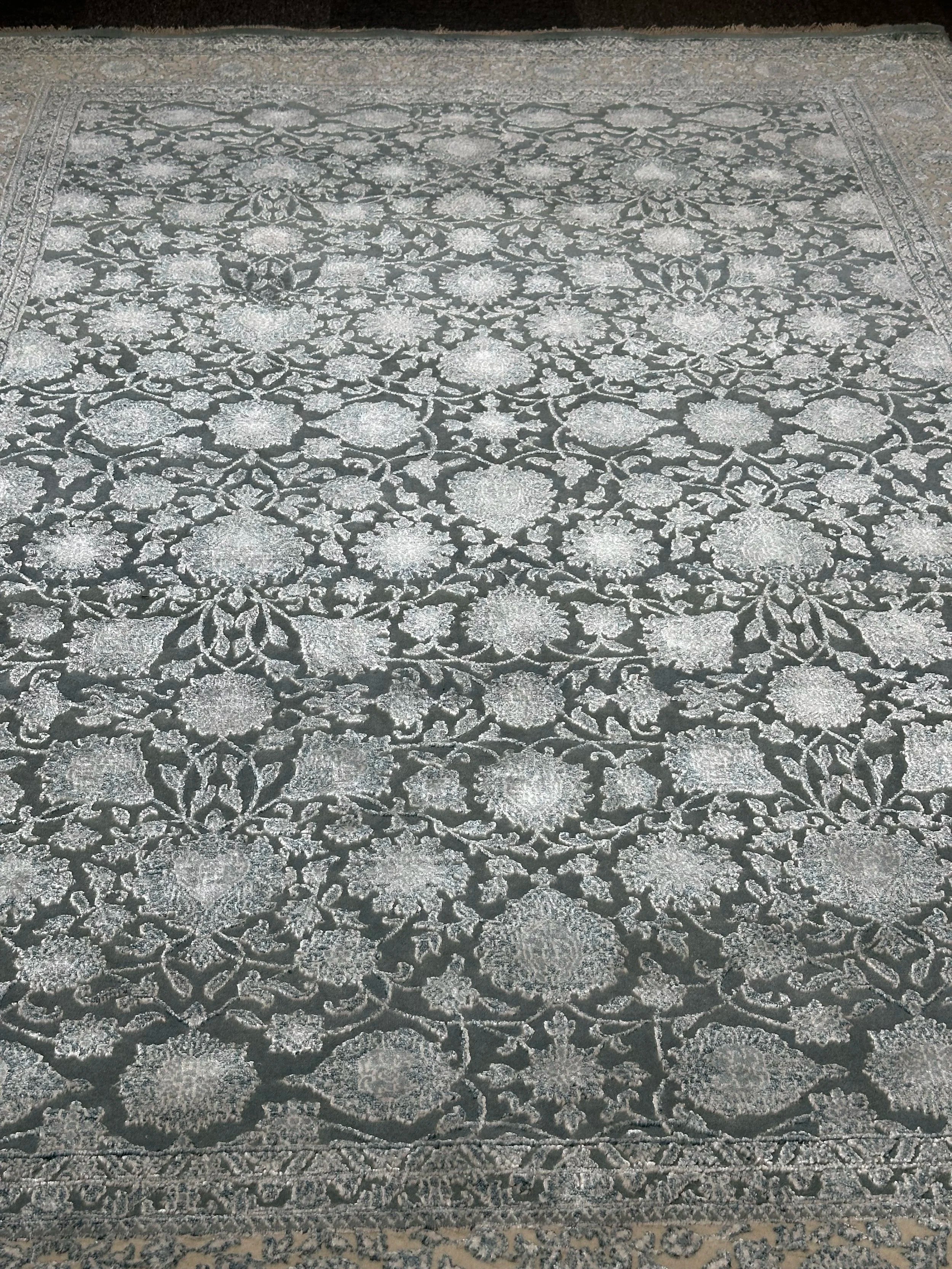 Fine Ziegler Wool & Silk Hand Knotted Rug