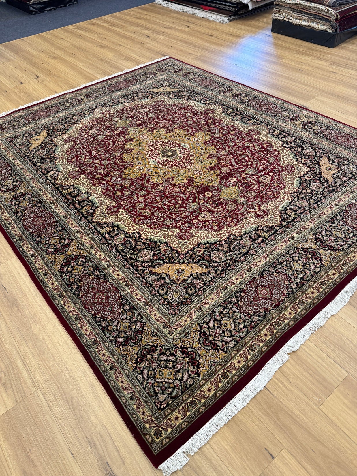 Isfahan Rug - 301 cm x 246 cm