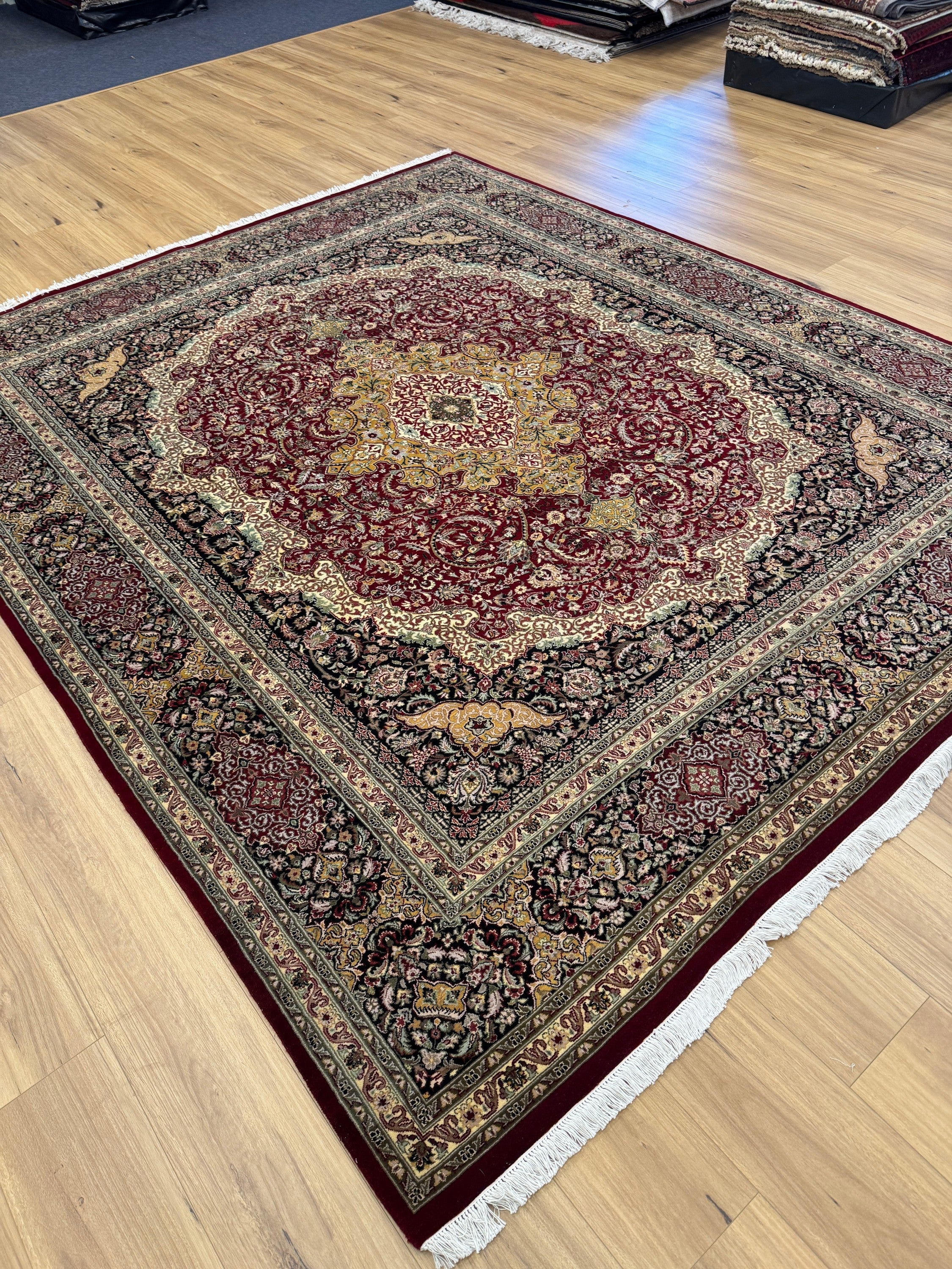 Isfahan Rug - 301 cm x 246 cm