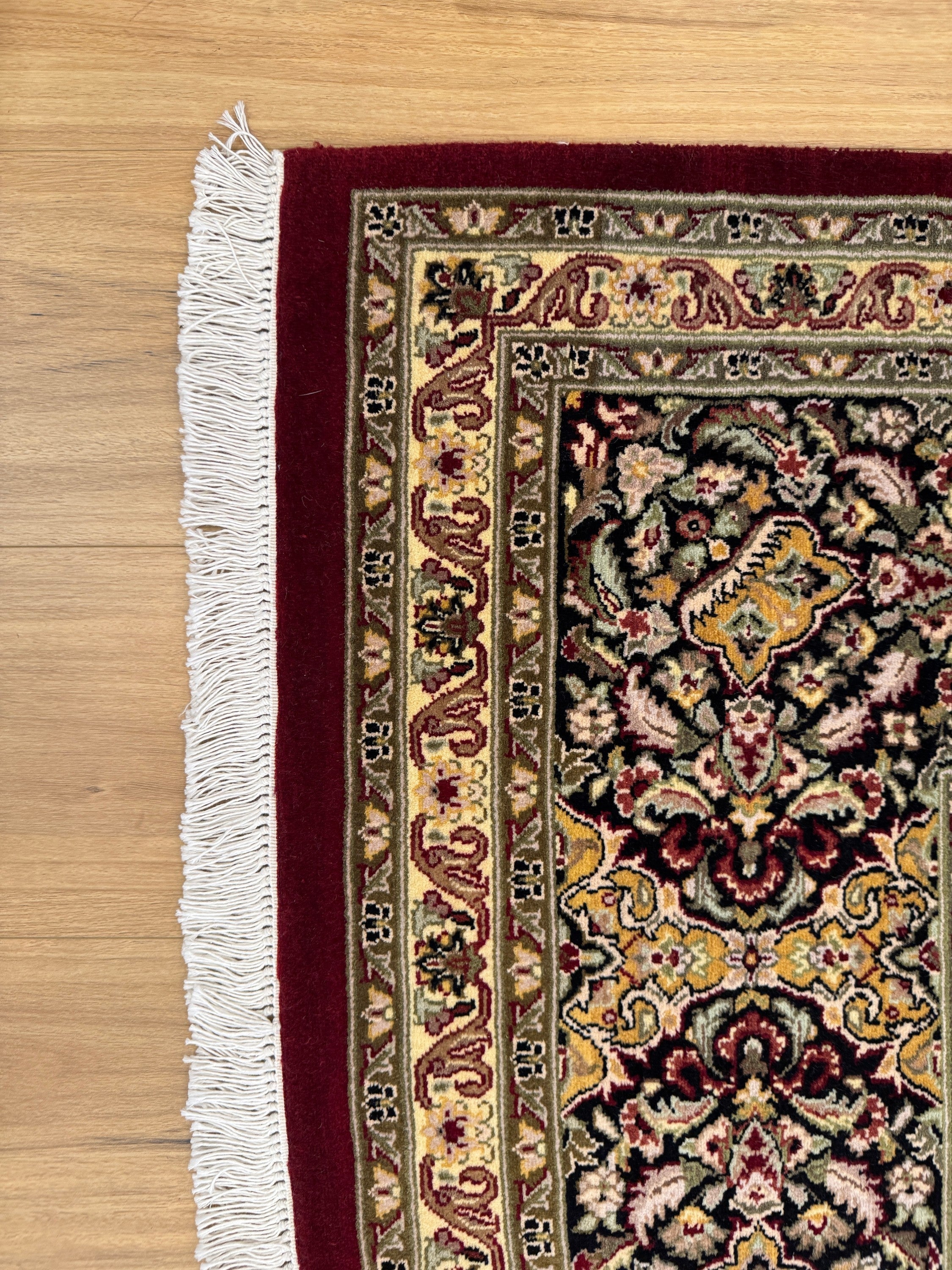 Isfahan Rug - 301 cm x 246 cm