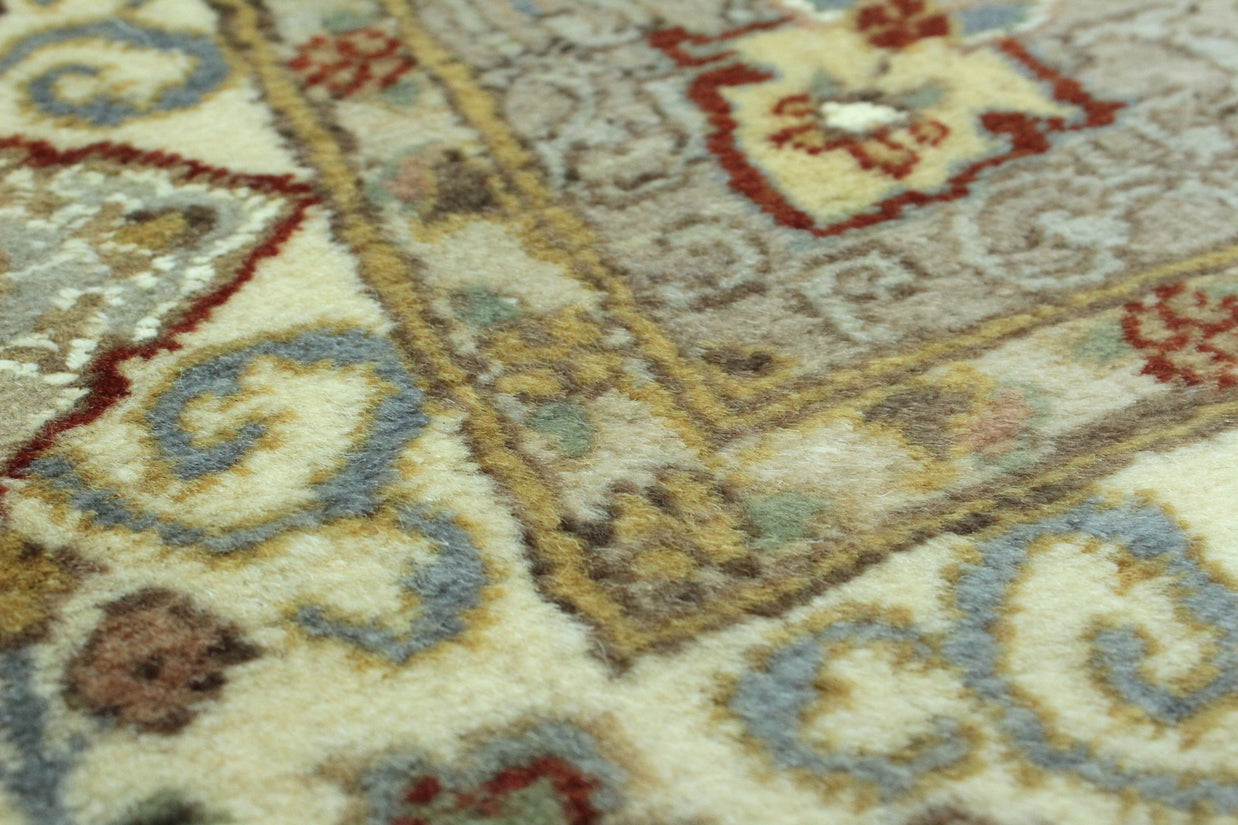Kashmiri Rug  - 185 cm x 121 cm