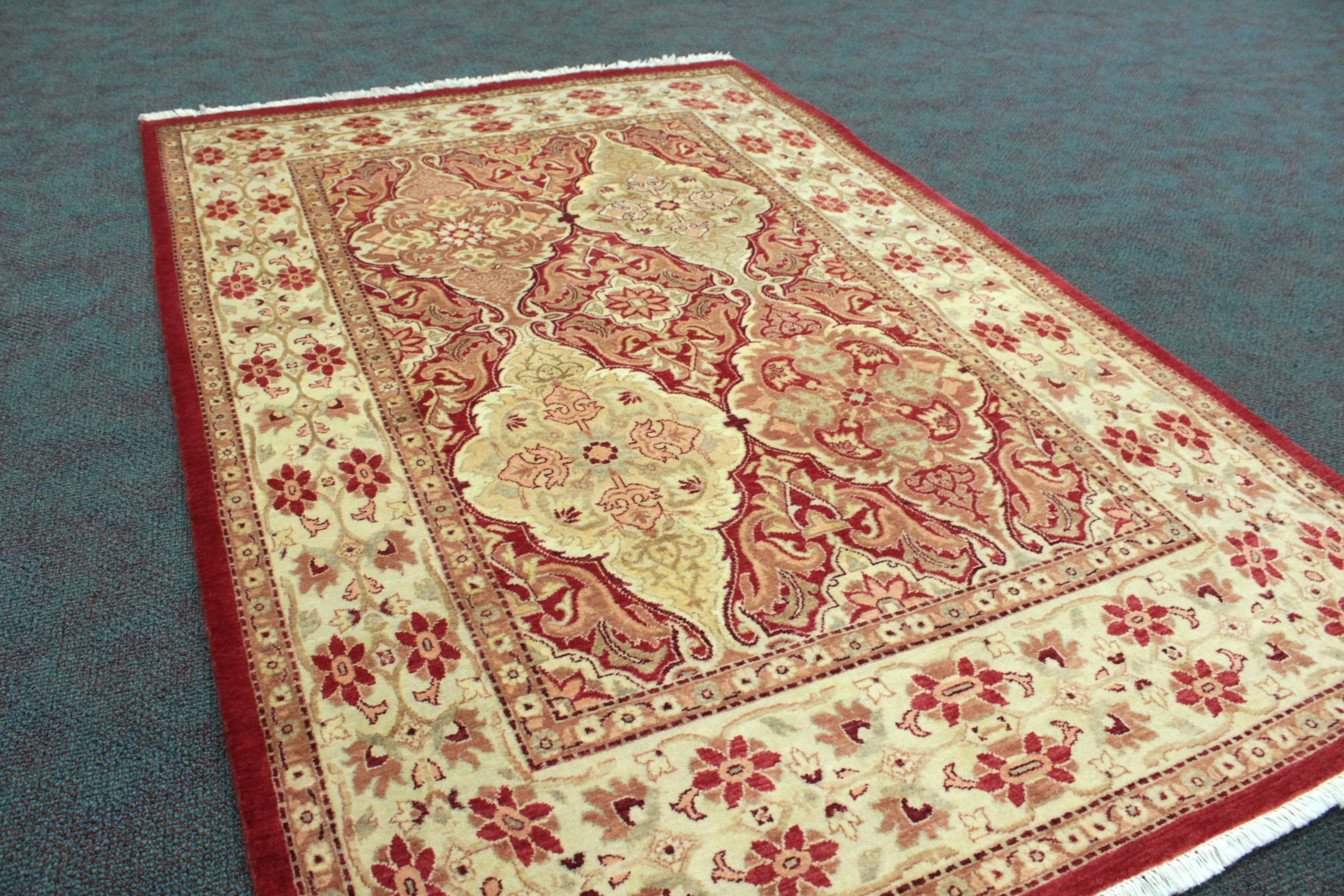 Kashmiri Rug  - 185 cm x 122 cm