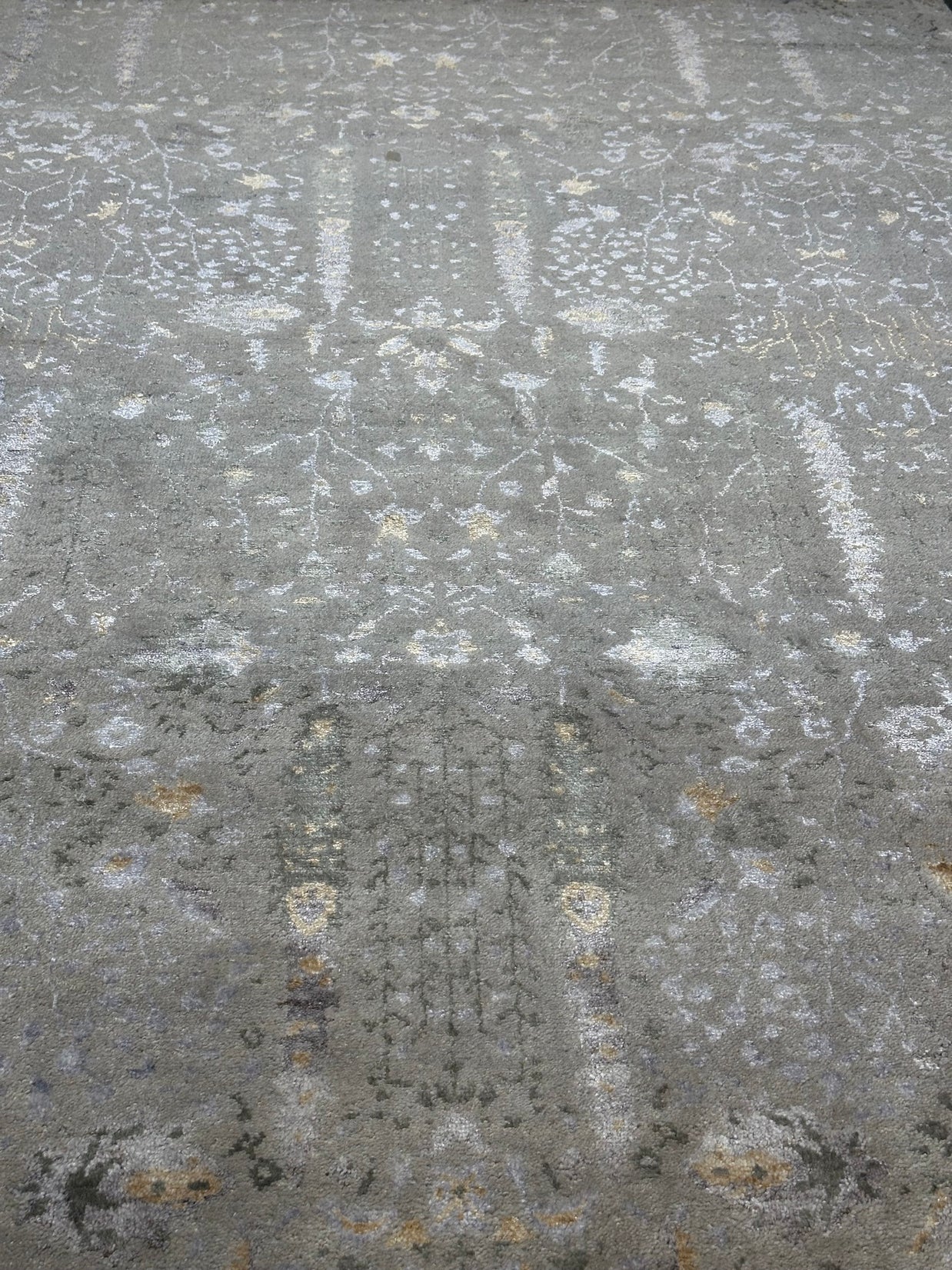 Indo Persian Gabbeh Modern Hand Knotted Rug Made of wool and Raw silk