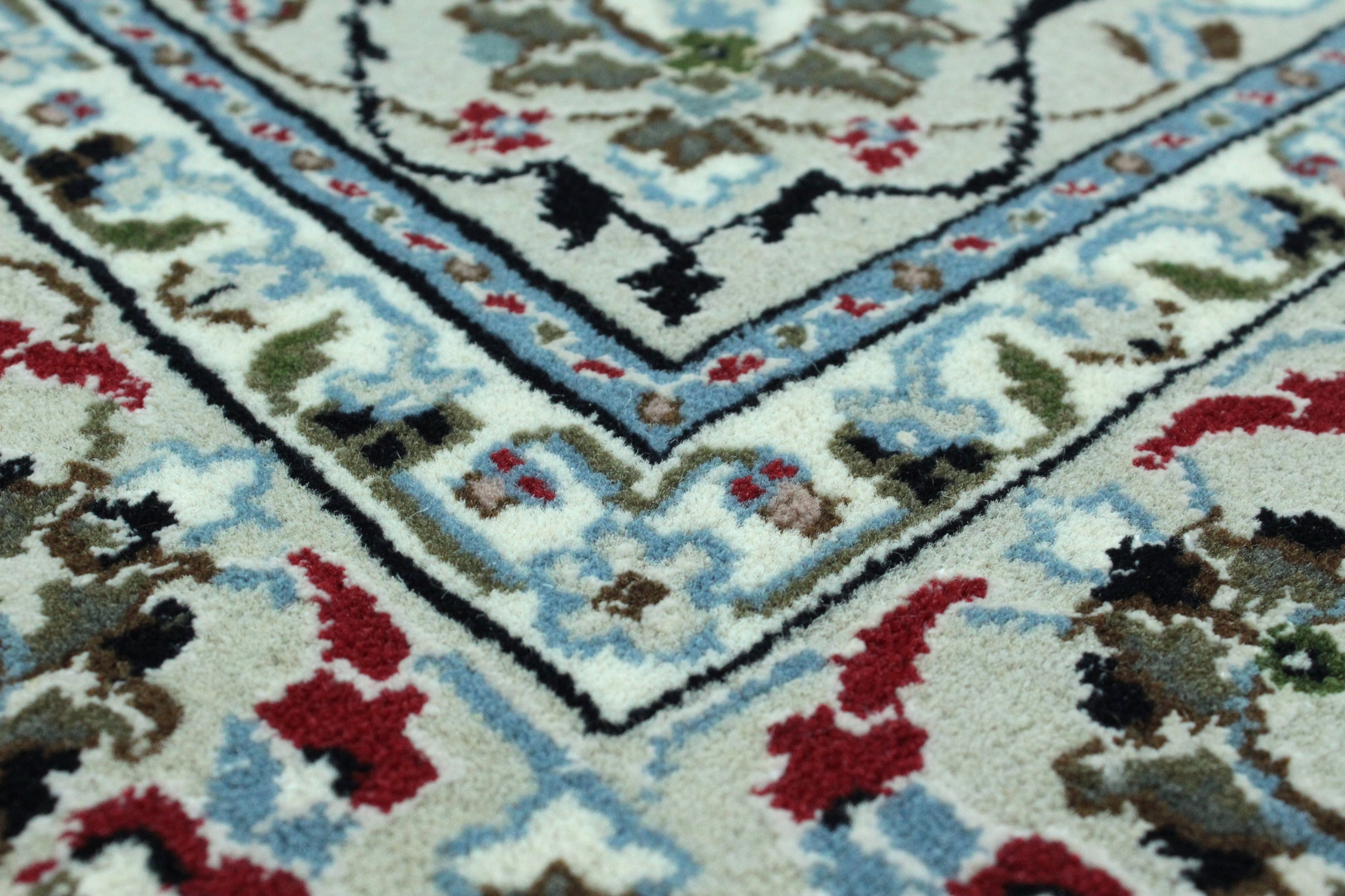 Nain Rug (Fine) - 197 cm x 137 cm