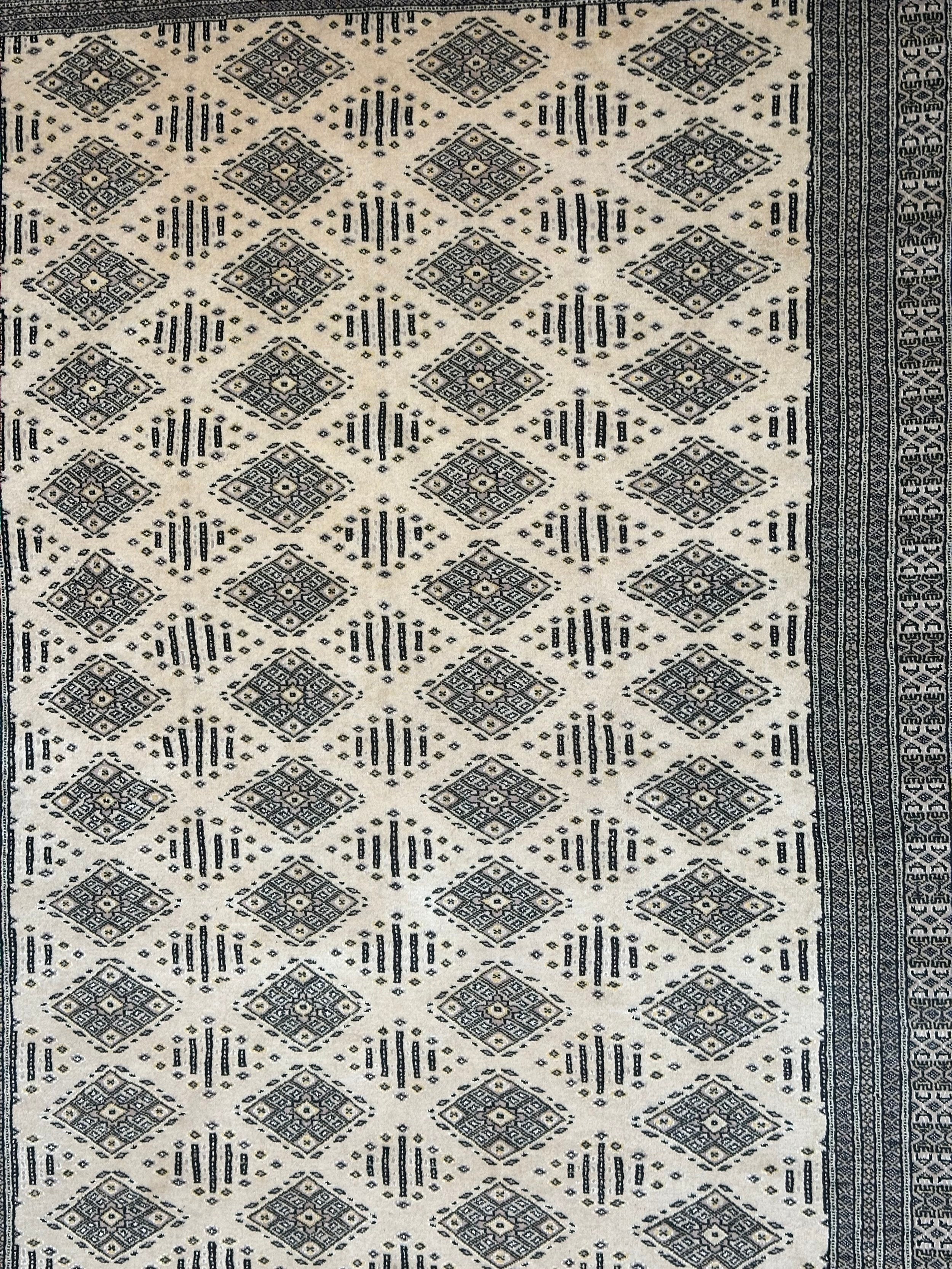 Fine Kashmiri Hand Knotted wool pile with silk highlights