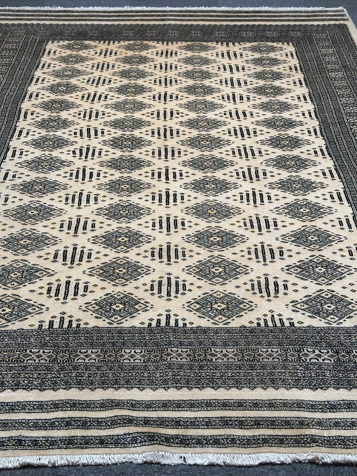 Fine Kashmiri Hand Knotted wool pile with silk highlights