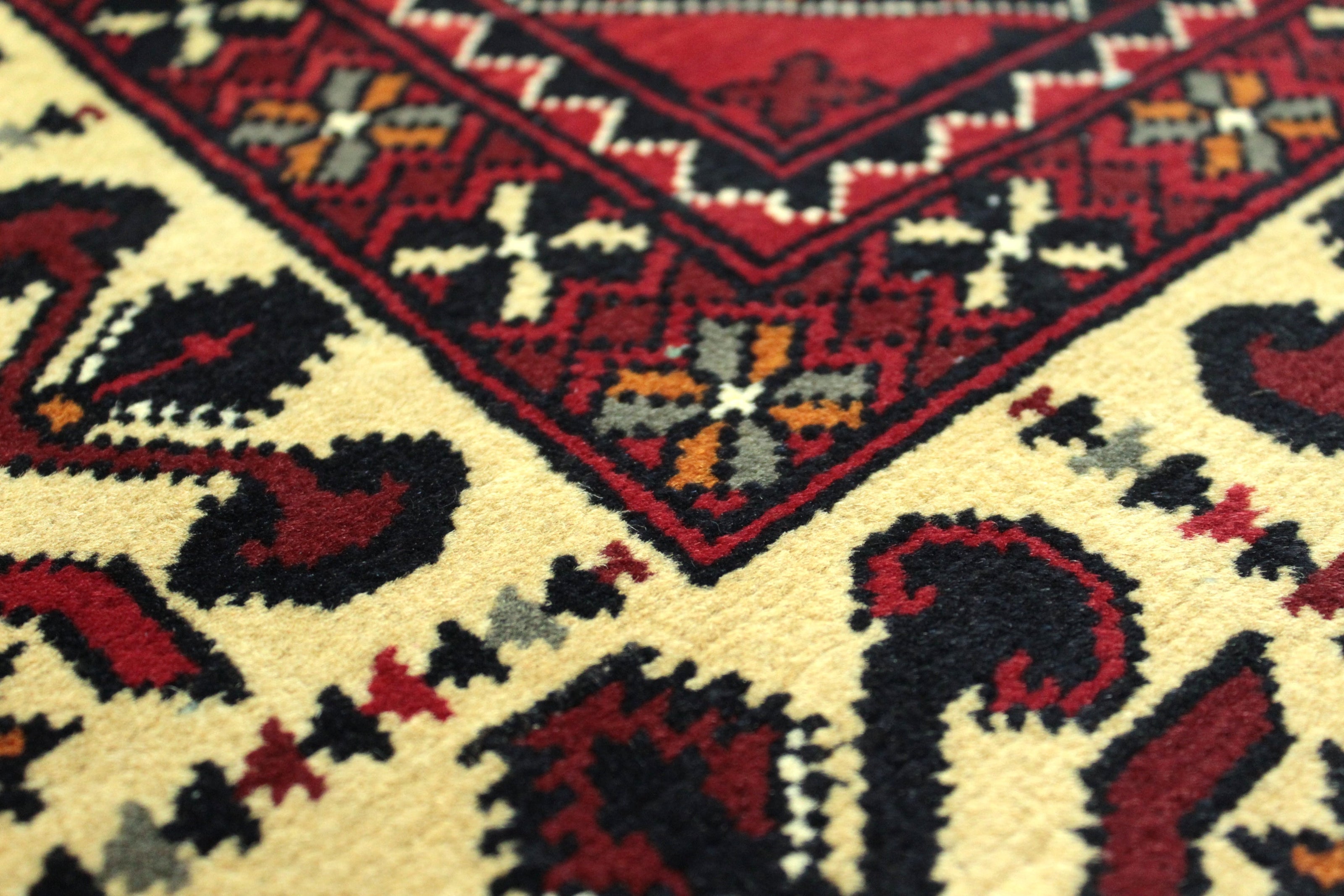 Roshnai Rug  - 192 cm x 152 cm