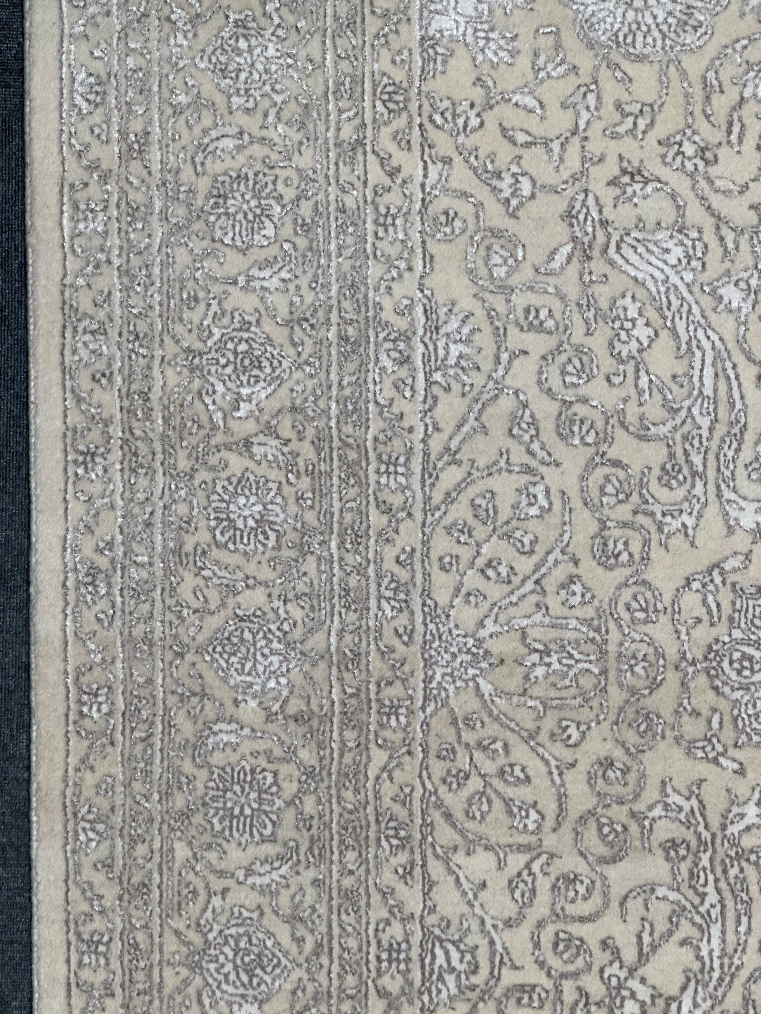 Fine Ziegler Wool & Silk Hand Knotted rug from India