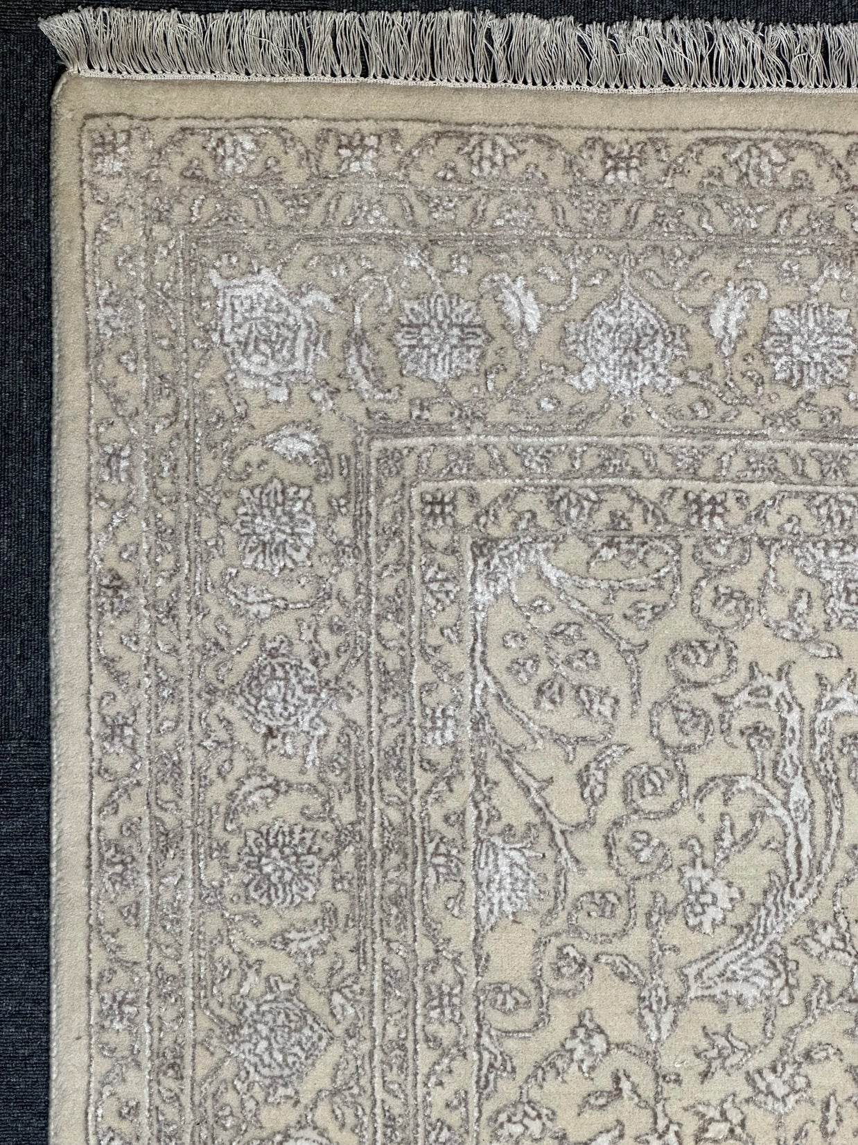 Fine Ziegler Wool & Silk Hand Knotted rug from India