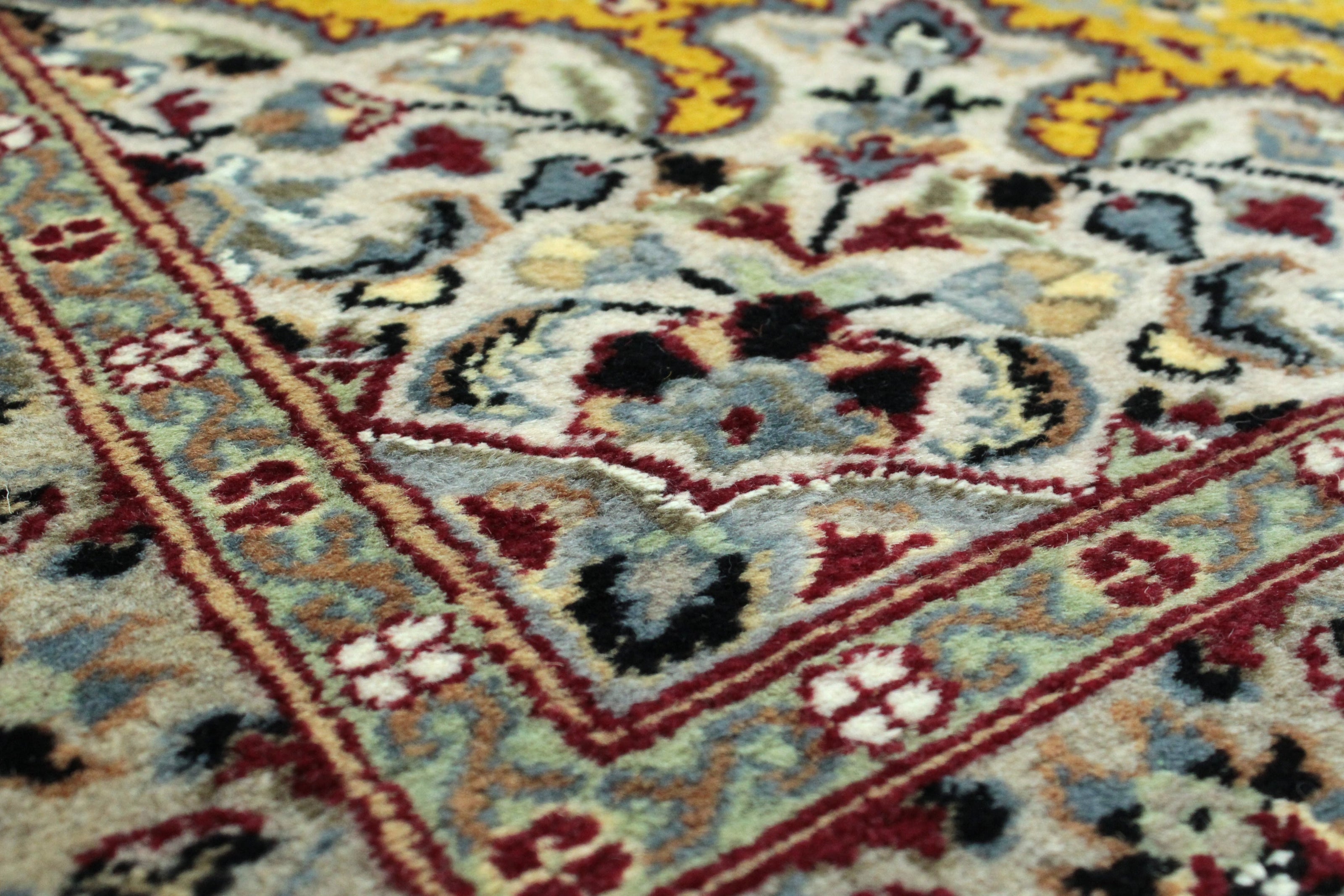 Kashmiri Rug  - 192 cm x 123 cm
