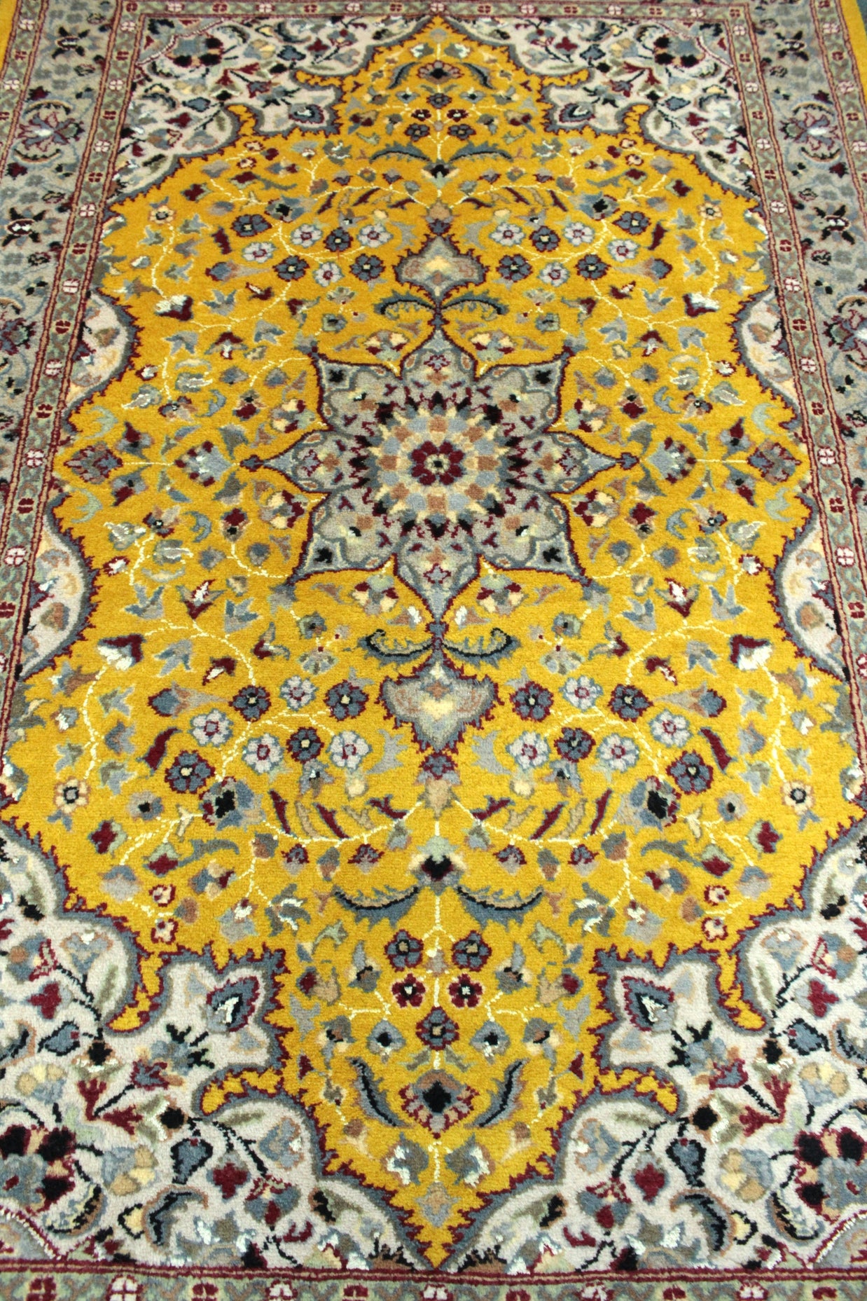 Kashmiri Rug  - 192 cm x 123 cm