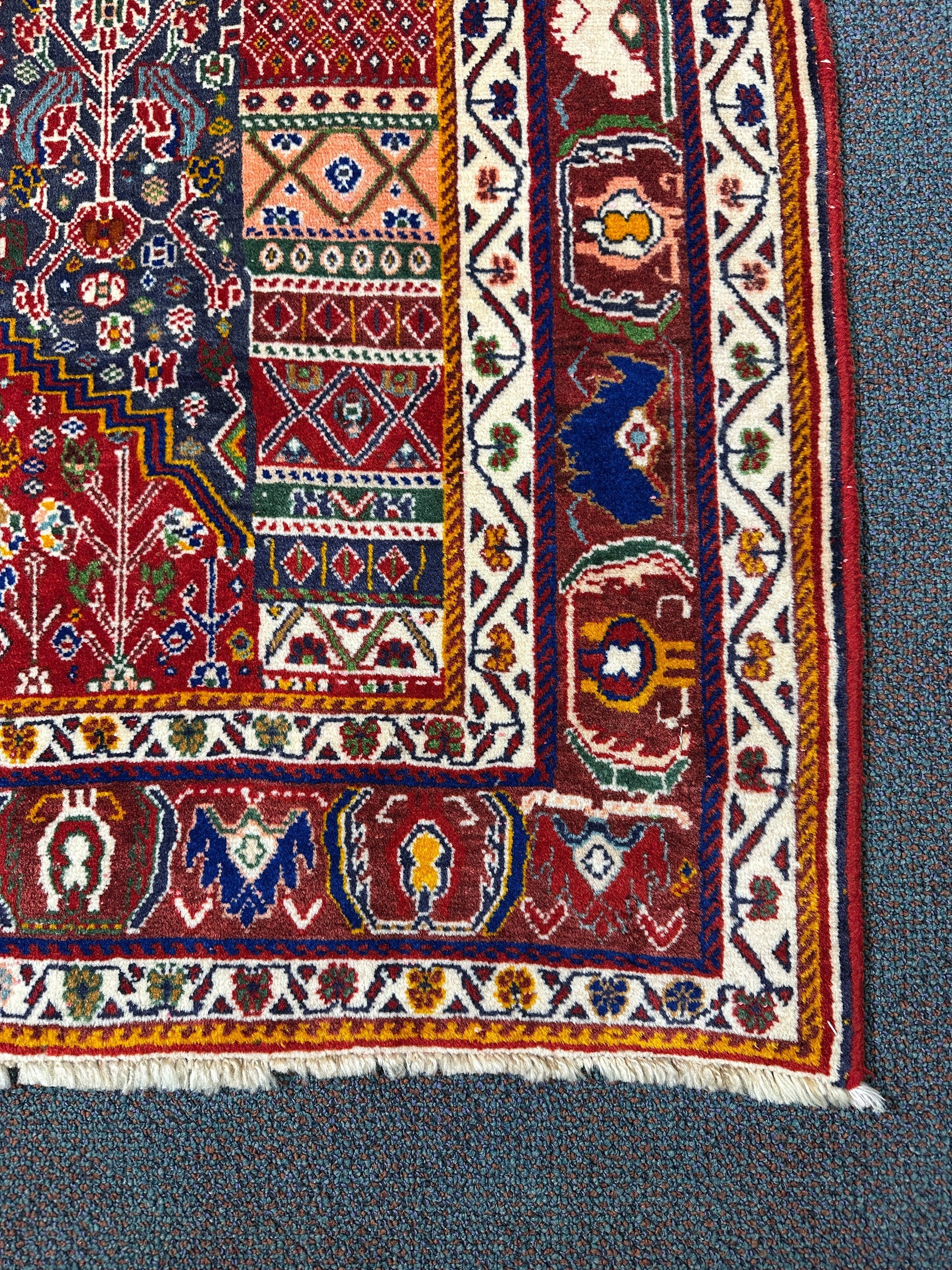 Hamadan Rug - 245 cm x 152 cm
