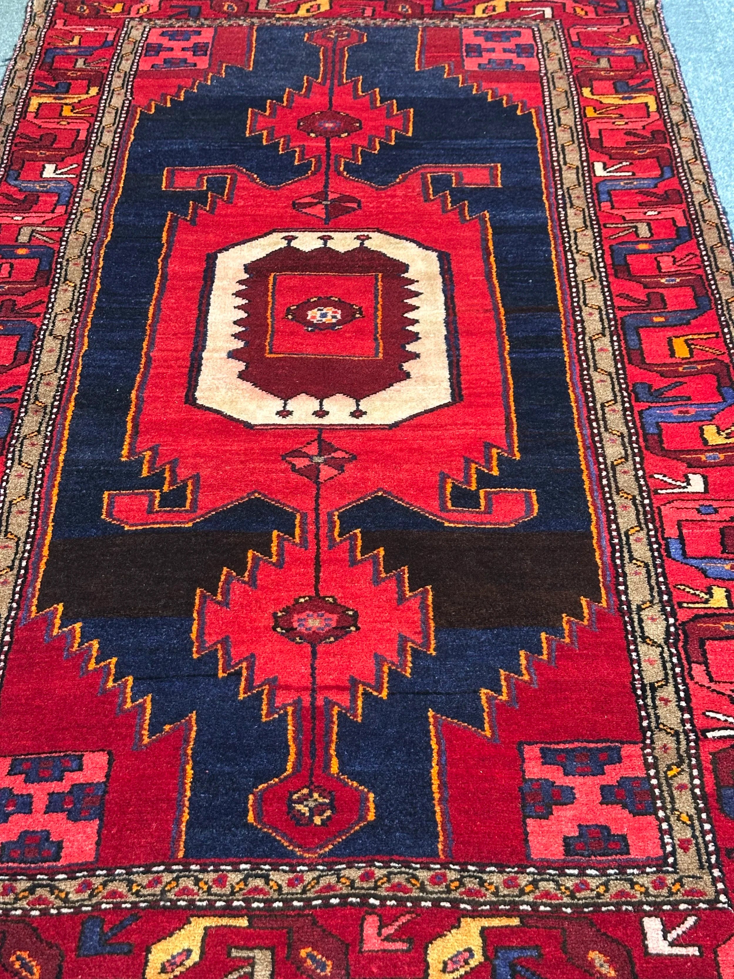 Persian Hussainabad Pure Wool pile handmade Rug from Iran