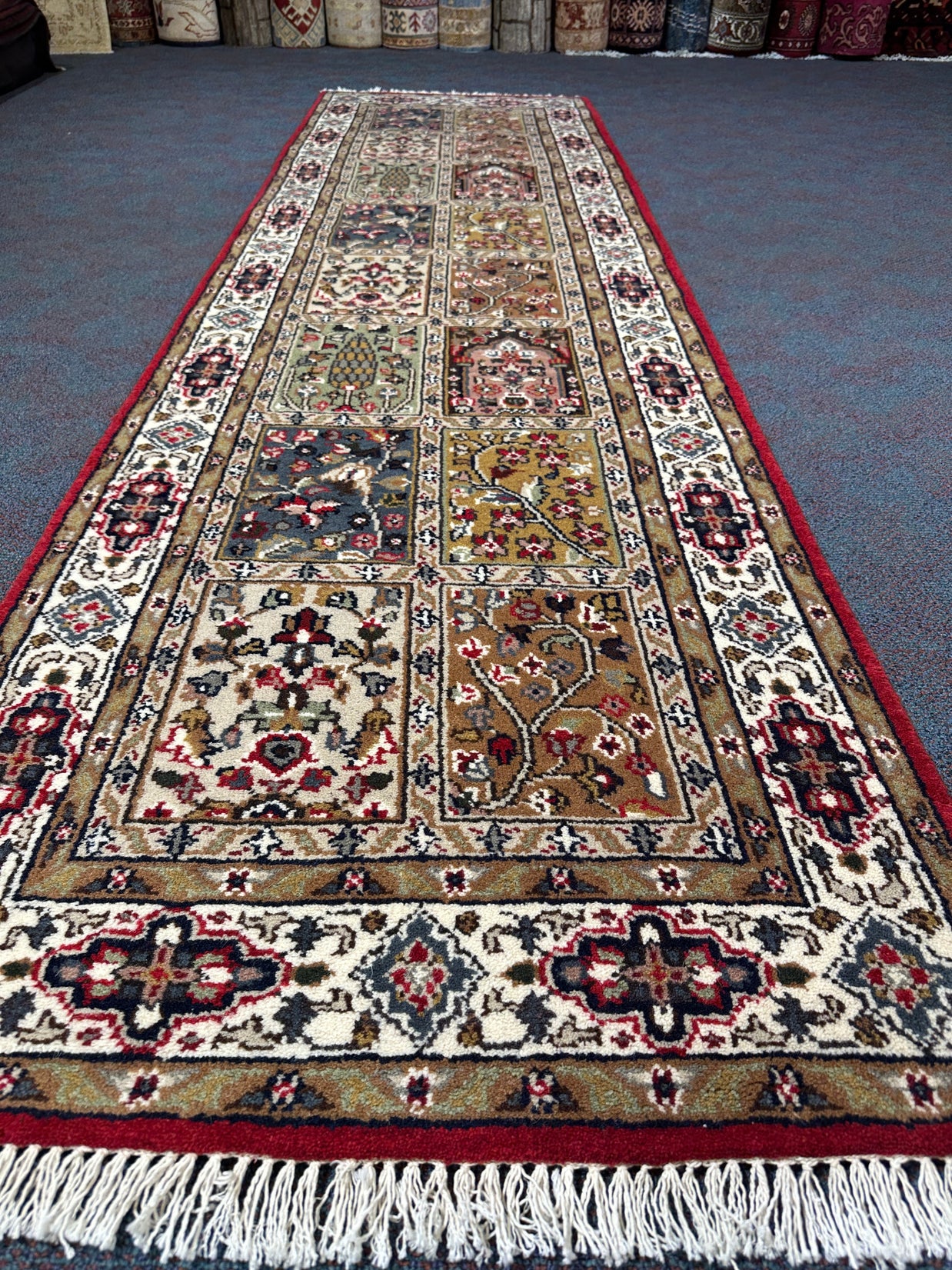 Bakhtiari Rug - 292 cm x 81 cm