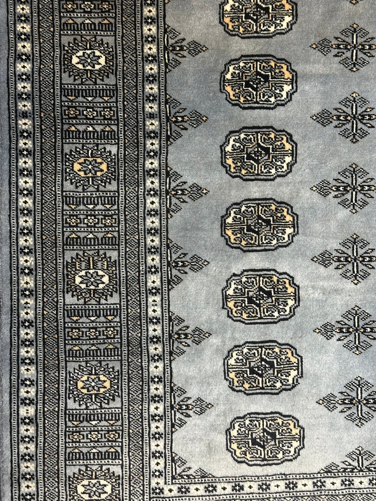 Mori Bohkara Hand knocked high quality NZ wool pile Rug from Pakistan 190x126cm