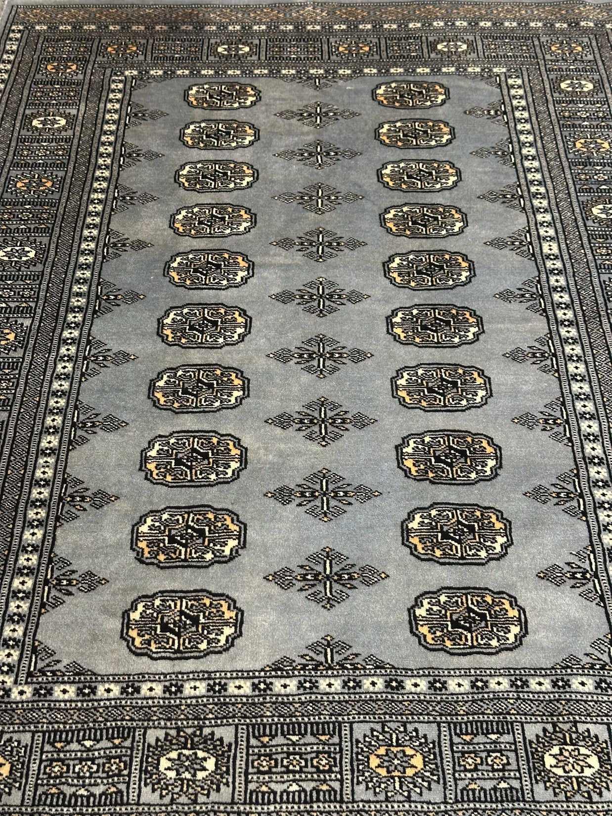 Mori Bohkara Hand knocked high quality NZ wool pile Rug from Pakistan 190x126cm