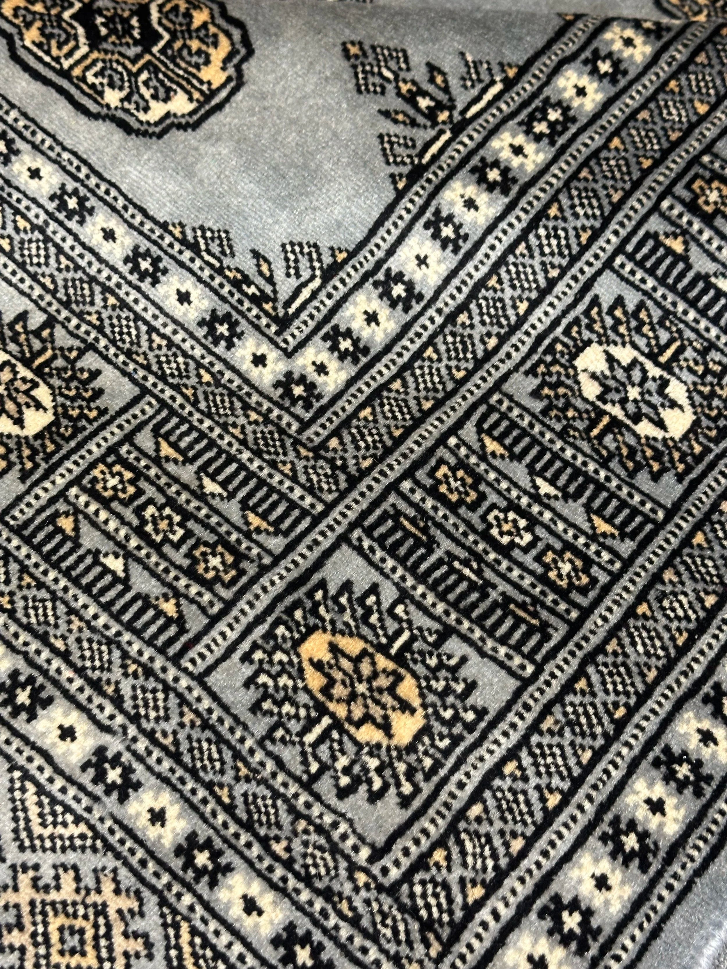 Mori Bohkara Hand knocked high quality NZ wool pile Rug from Pakistan 190x126cm