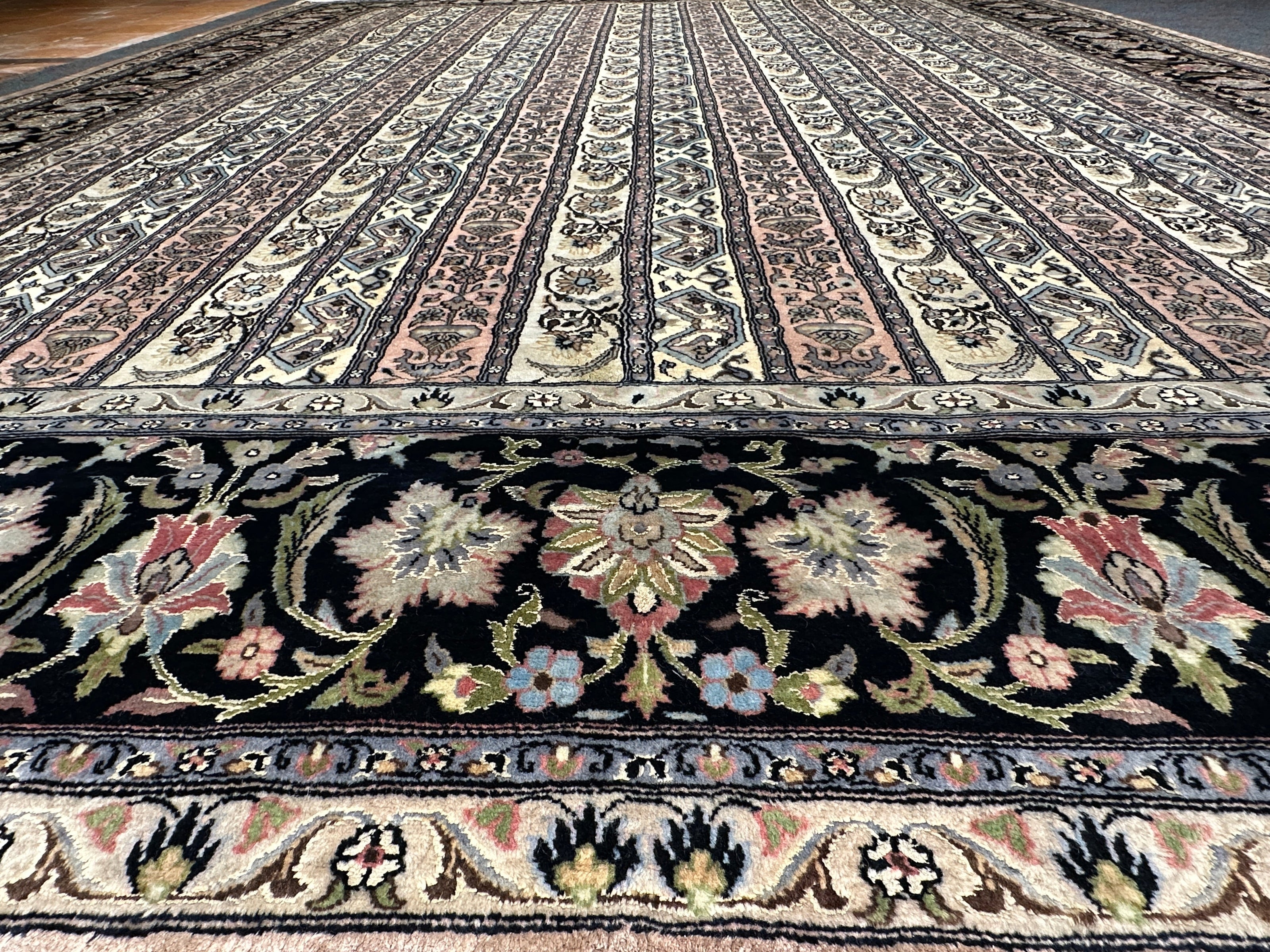 Kashmiri Rug  - 321 cm x 244 cm