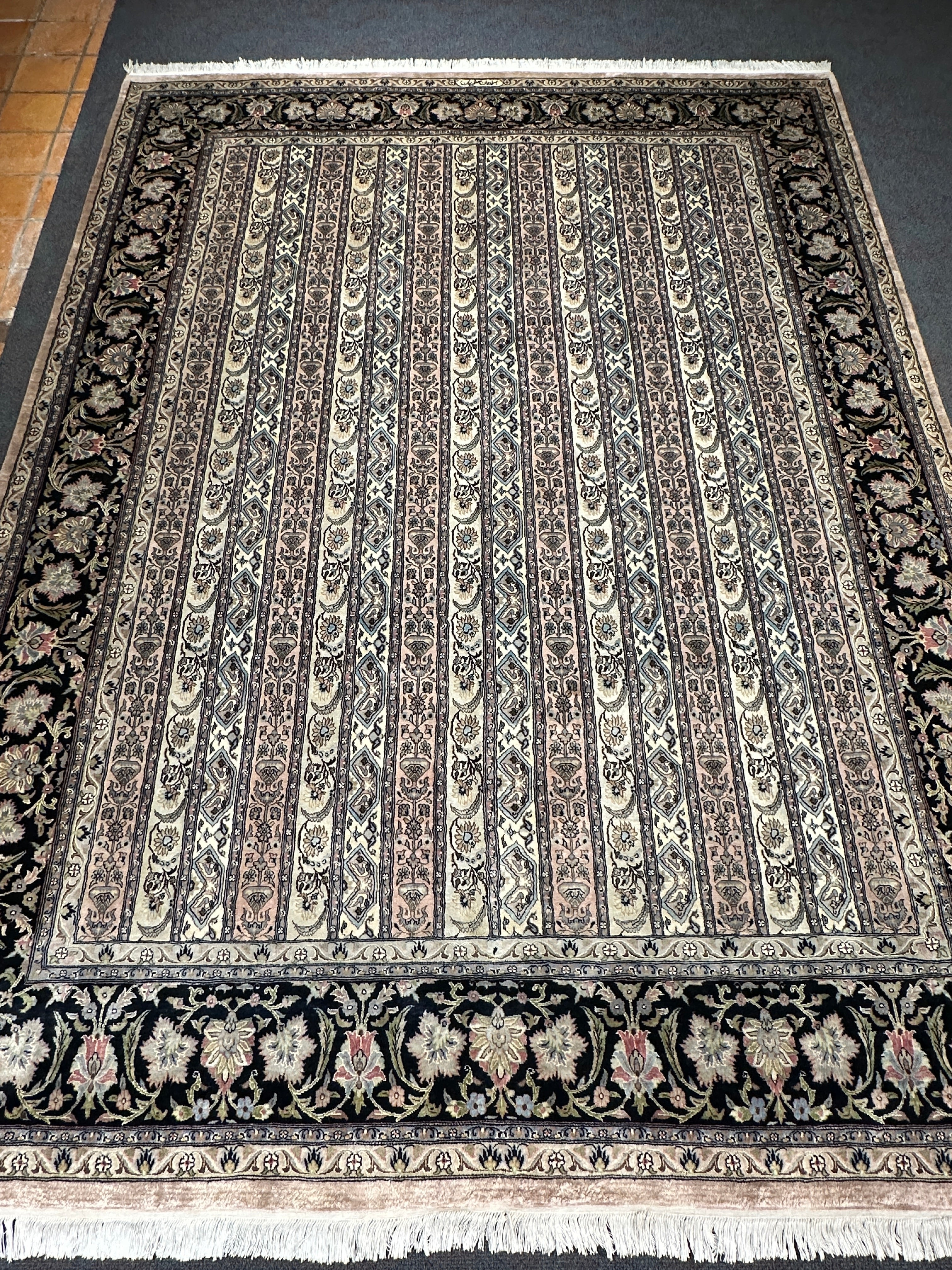 Kashmiri Rug  - 321 cm x 244 cm