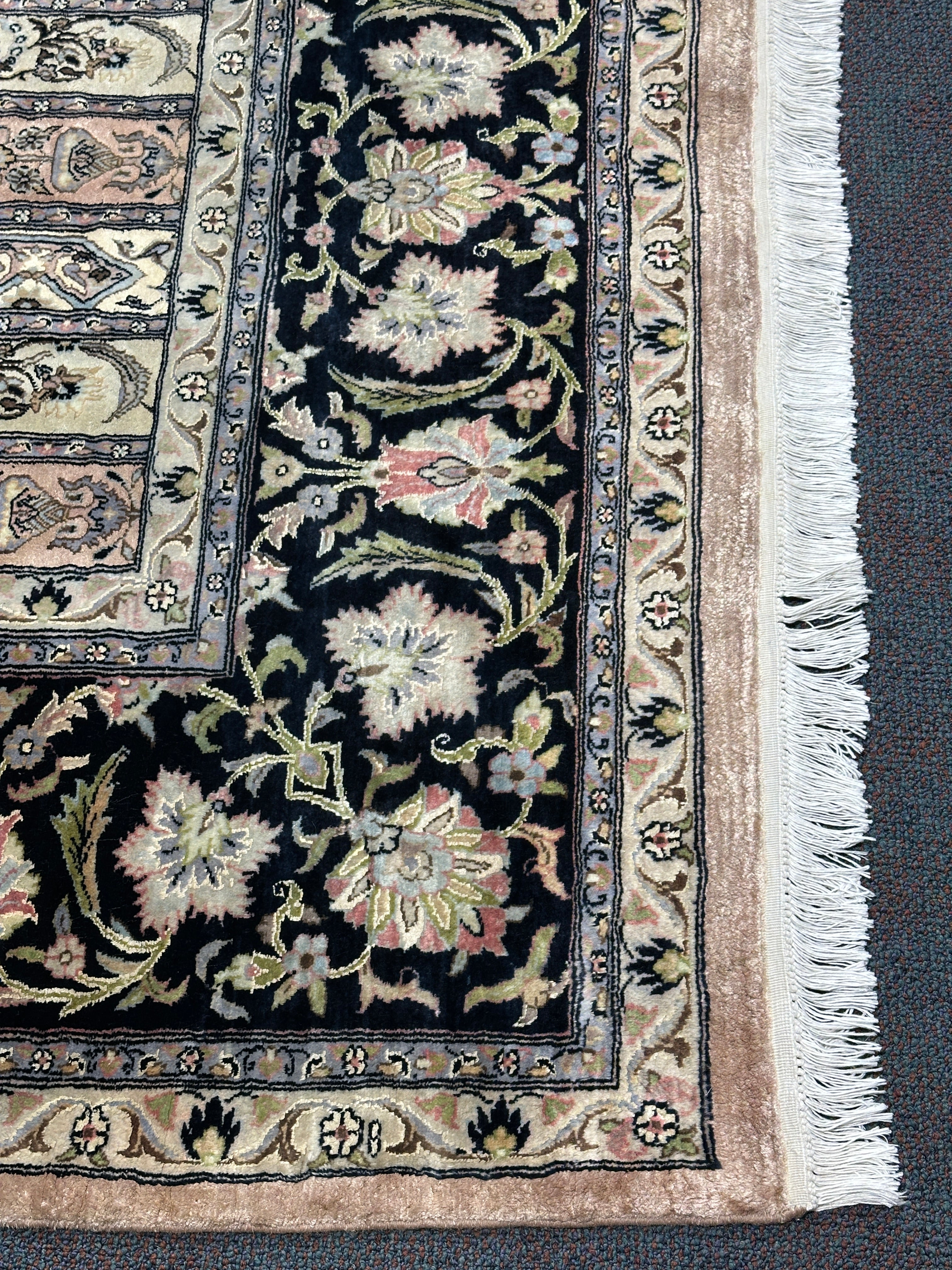 Kashmiri Rug  - 321 cm x 244 cm
