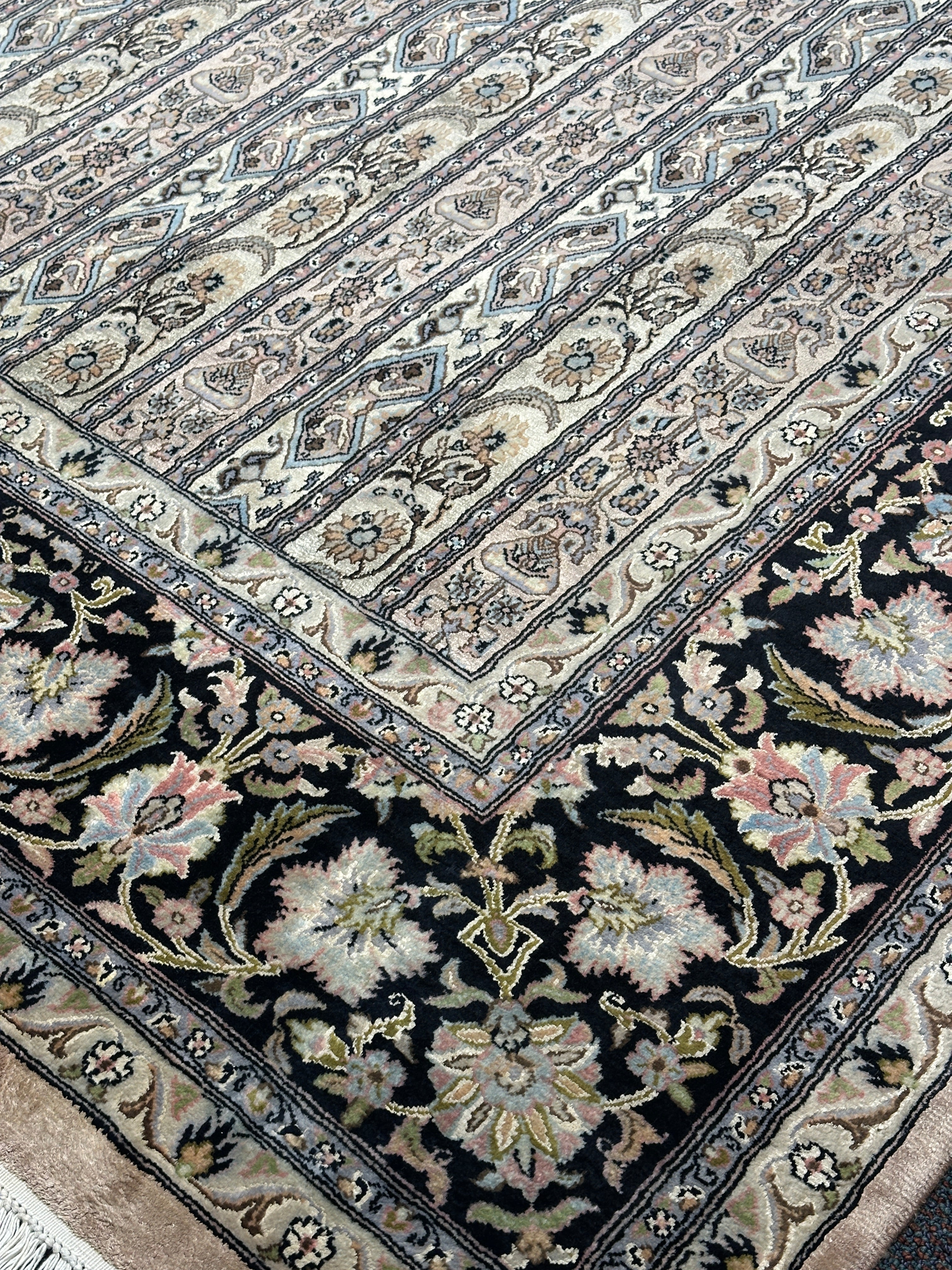 Kashmiri Rug  - 321 cm x 244 cm