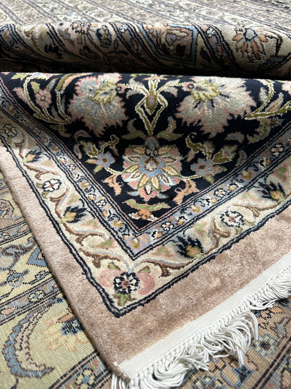 Kashmiri Rug  - 321 cm x 244 cm