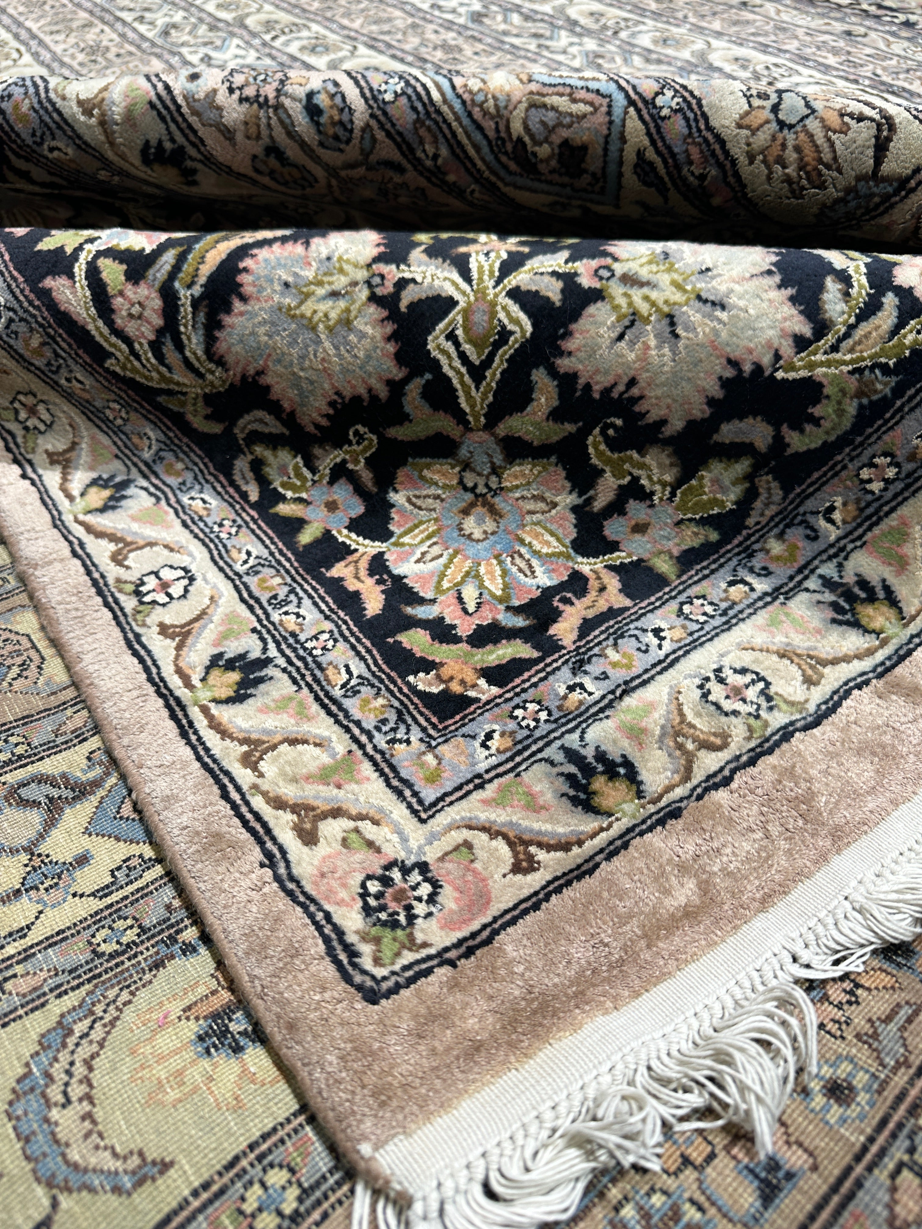 Kashmiri Rug  - 321 cm x 244 cm