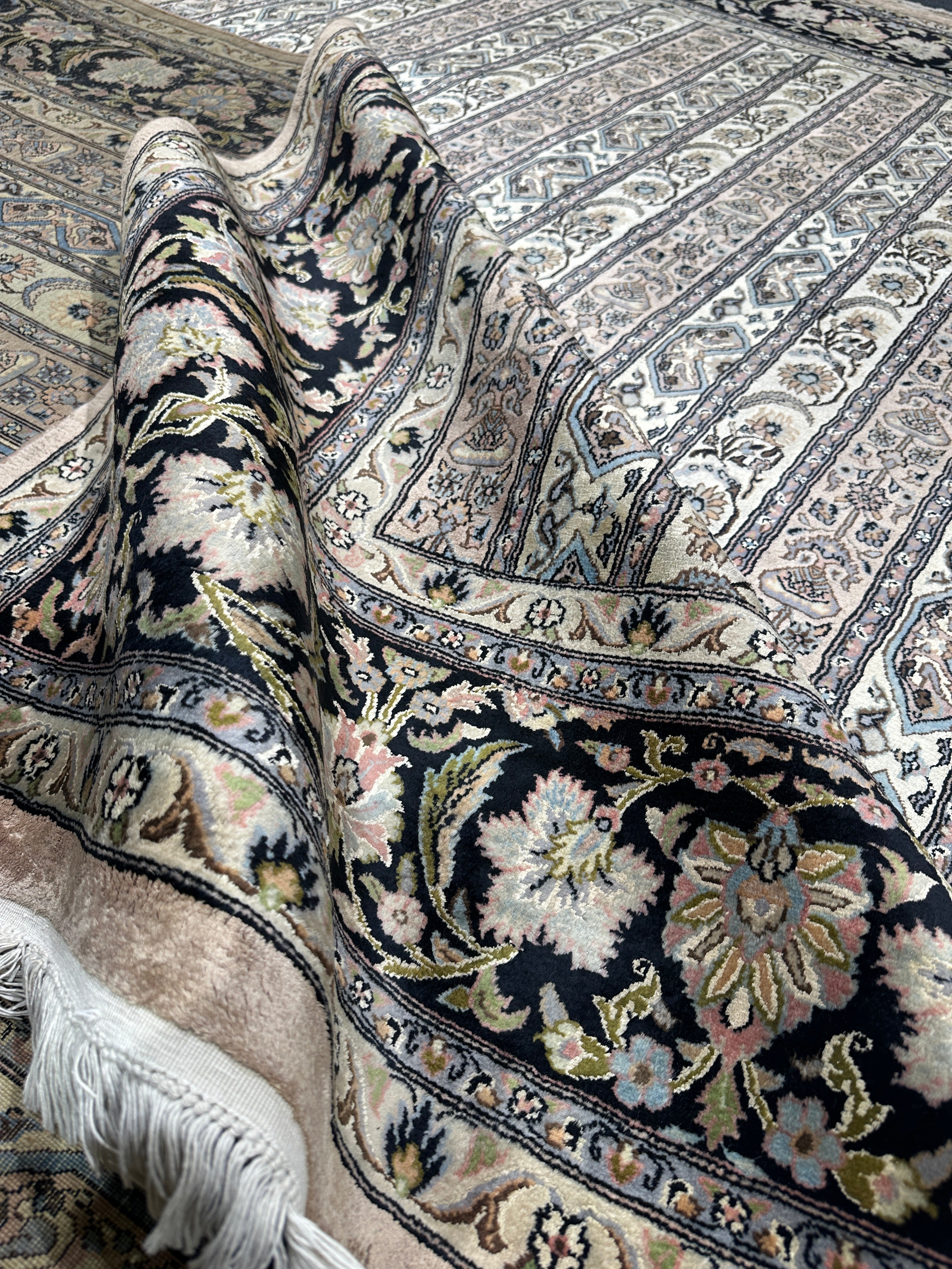Kashmiri Rug  - 321 cm x 244 cm