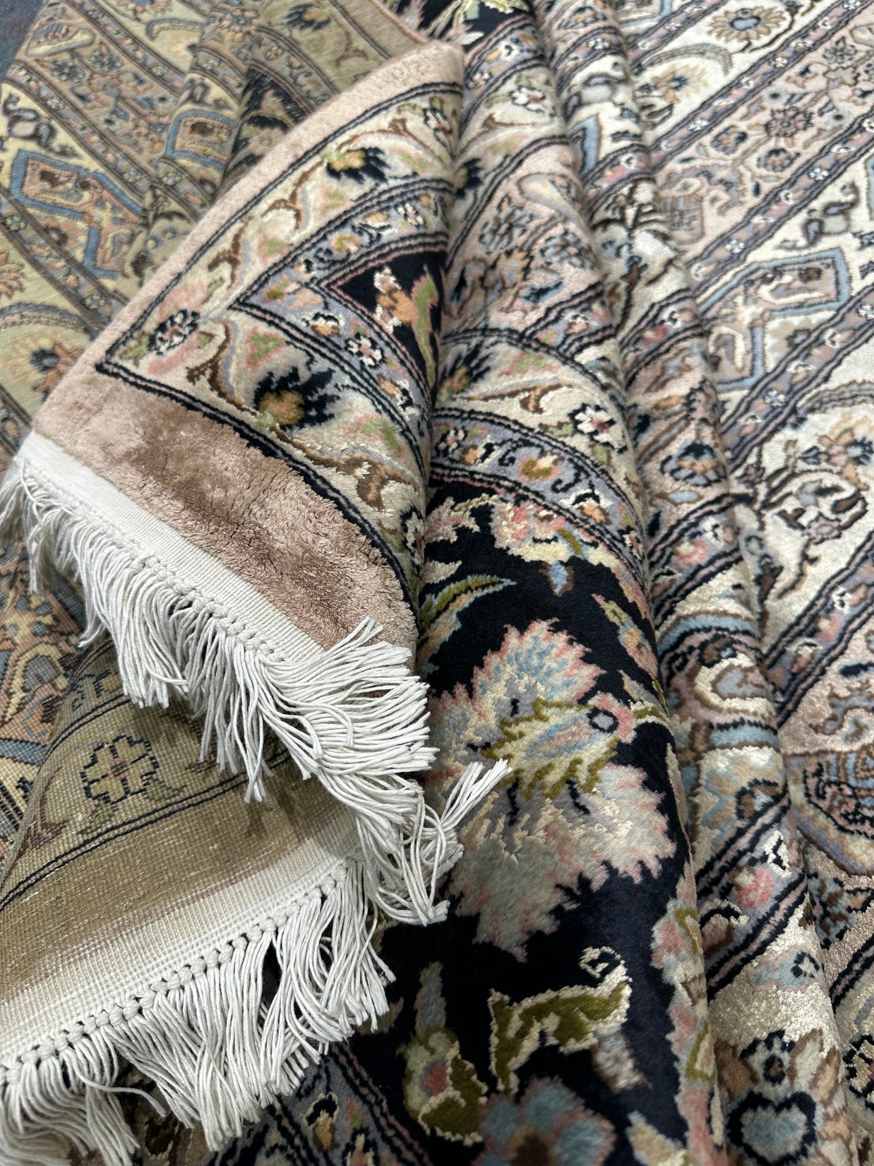 Kashmiri Rug  - 321 cm x 244 cm