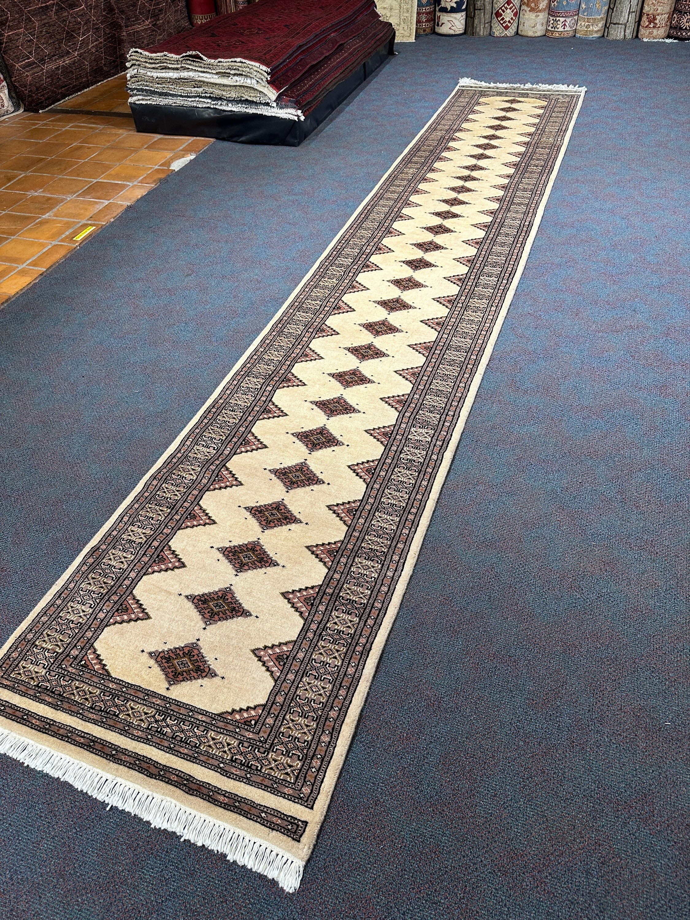 Jaldar Rug - 432 cm x 81 cm