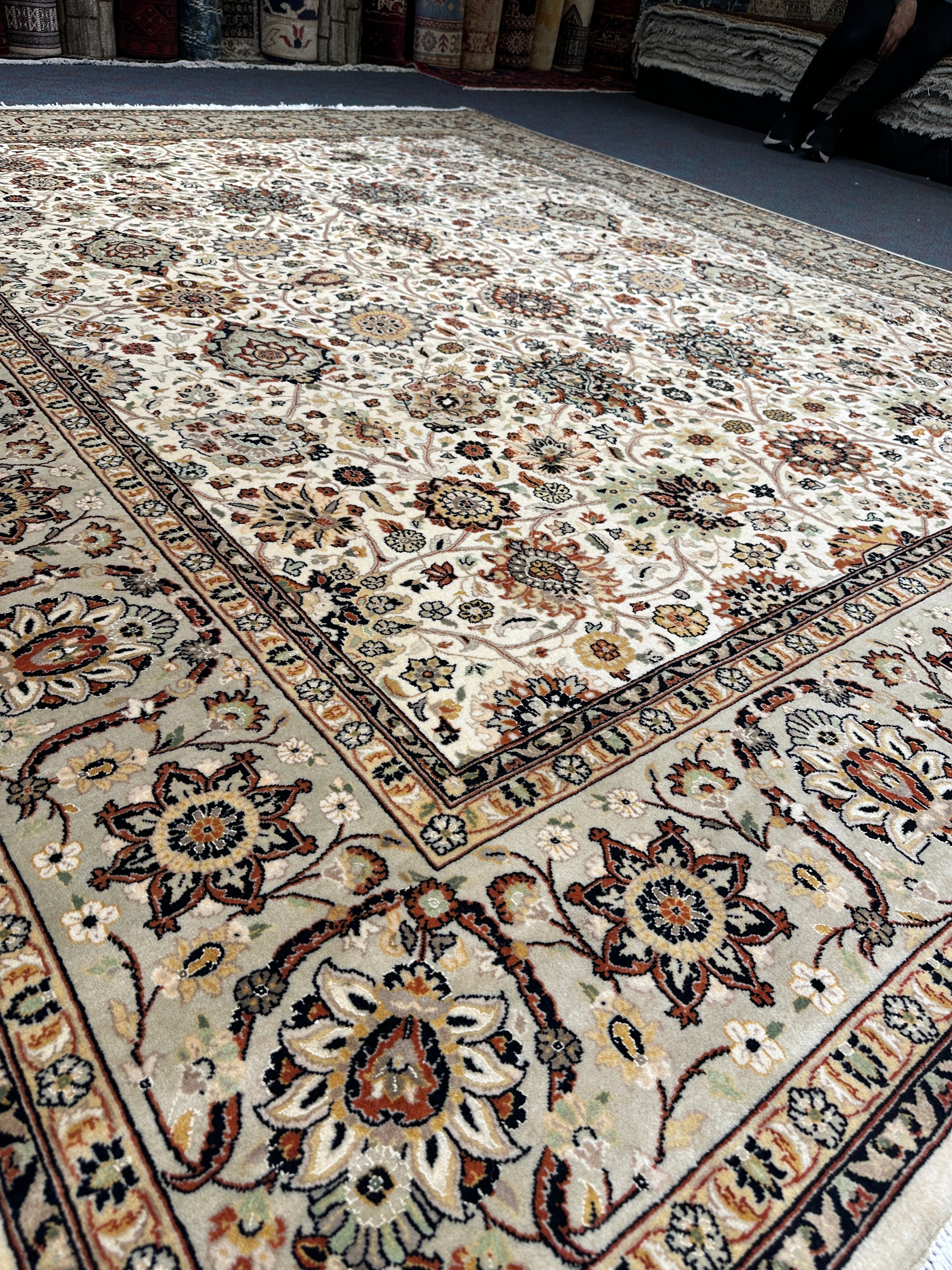 Kashmiri Rug  - 303 cm x 246 cm