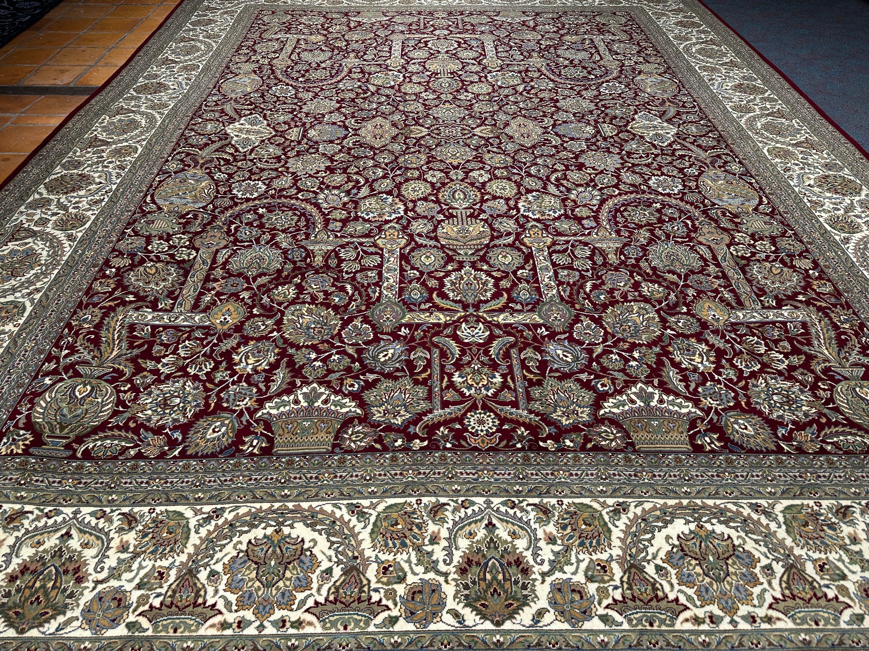 Kashmiri Rug  - 371 cm x 282 cm