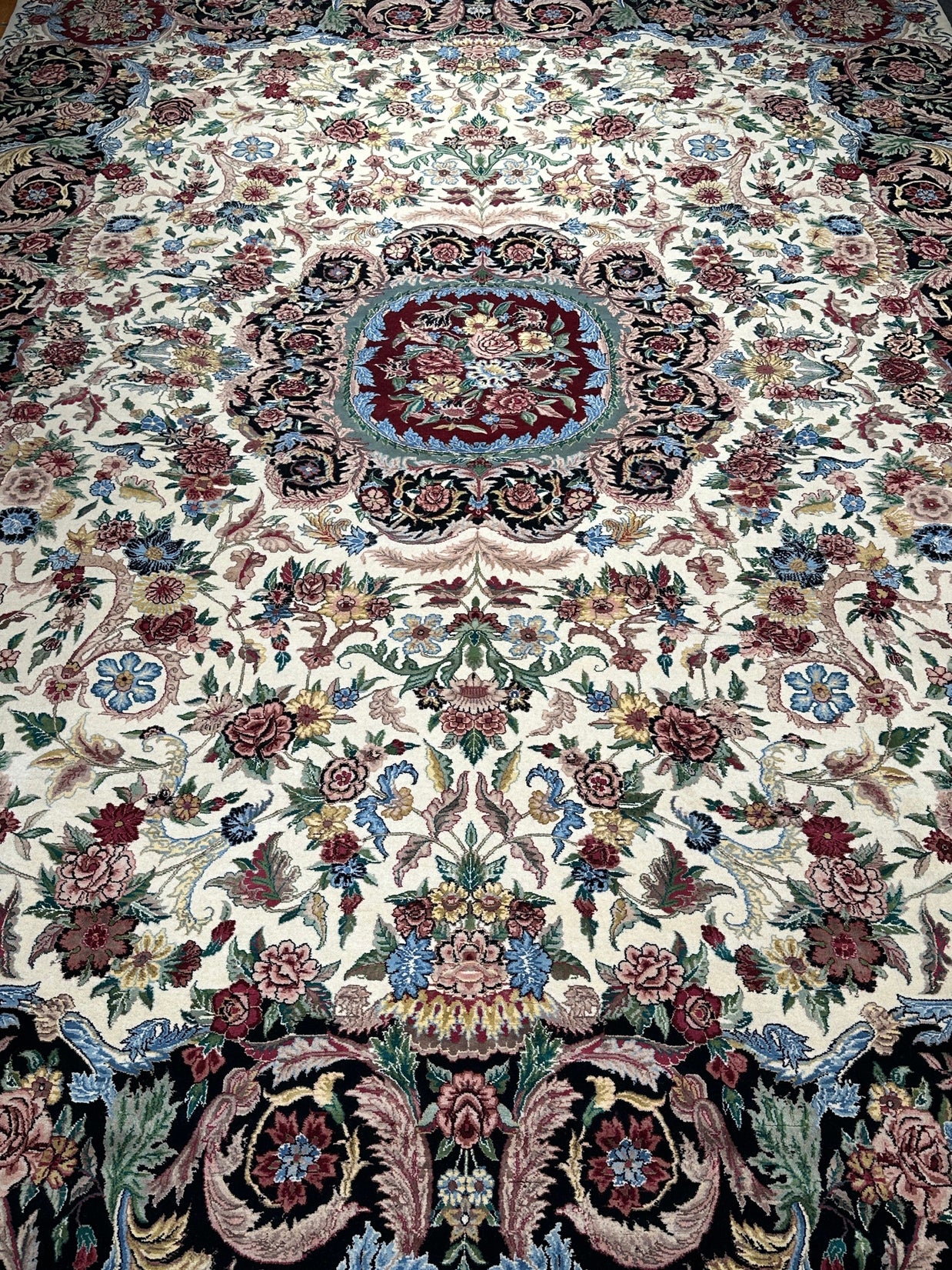 French Flower Rug - 434 cm x 298 cm