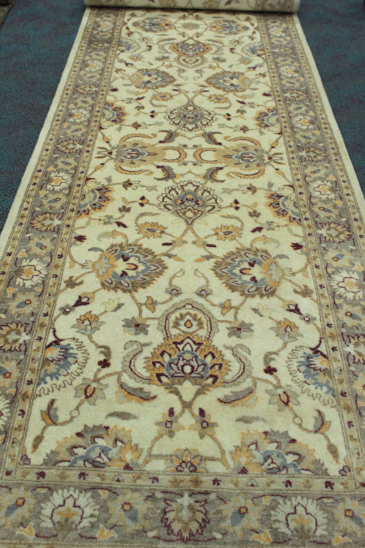 Kashmiri Rug  - 367 cm x 79 cm