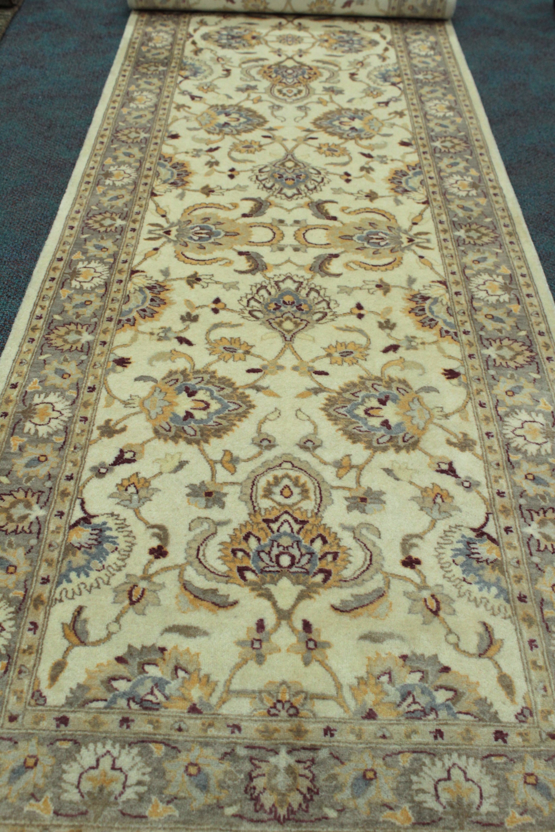 Kashmiri Rug  - 367 cm x 79 cm