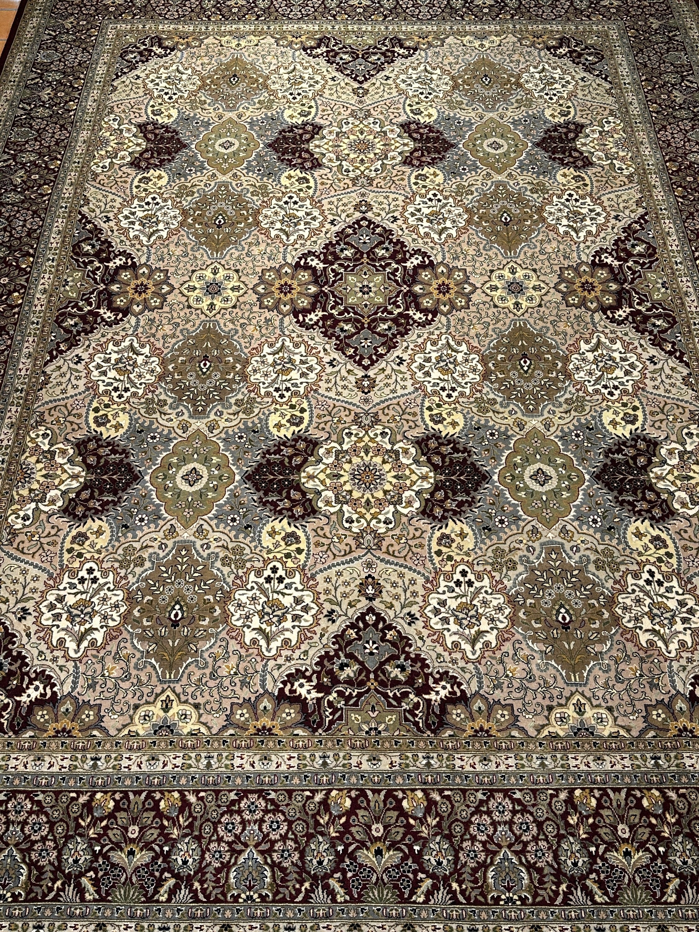 Kashmiri Rug - 378 cm x 273 cm